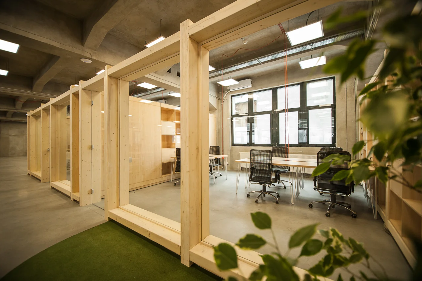 “There’s something about these architects. Everything they touch turns out special. I know this best because Ina, Ioana and Irina from Zest Collective are responsible for the whole mezzanine floor of the Universe Building in Bucharest. They are the