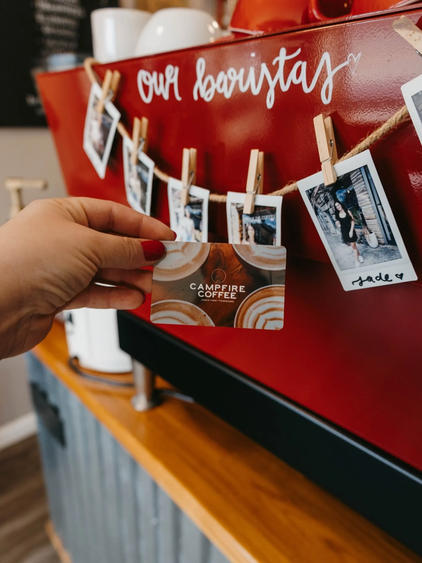 a small card - a whole lot of happy✨
perfect for birthdays, graduation, new job or just a gift for your coffee bestie! Get gift cards at both locations!