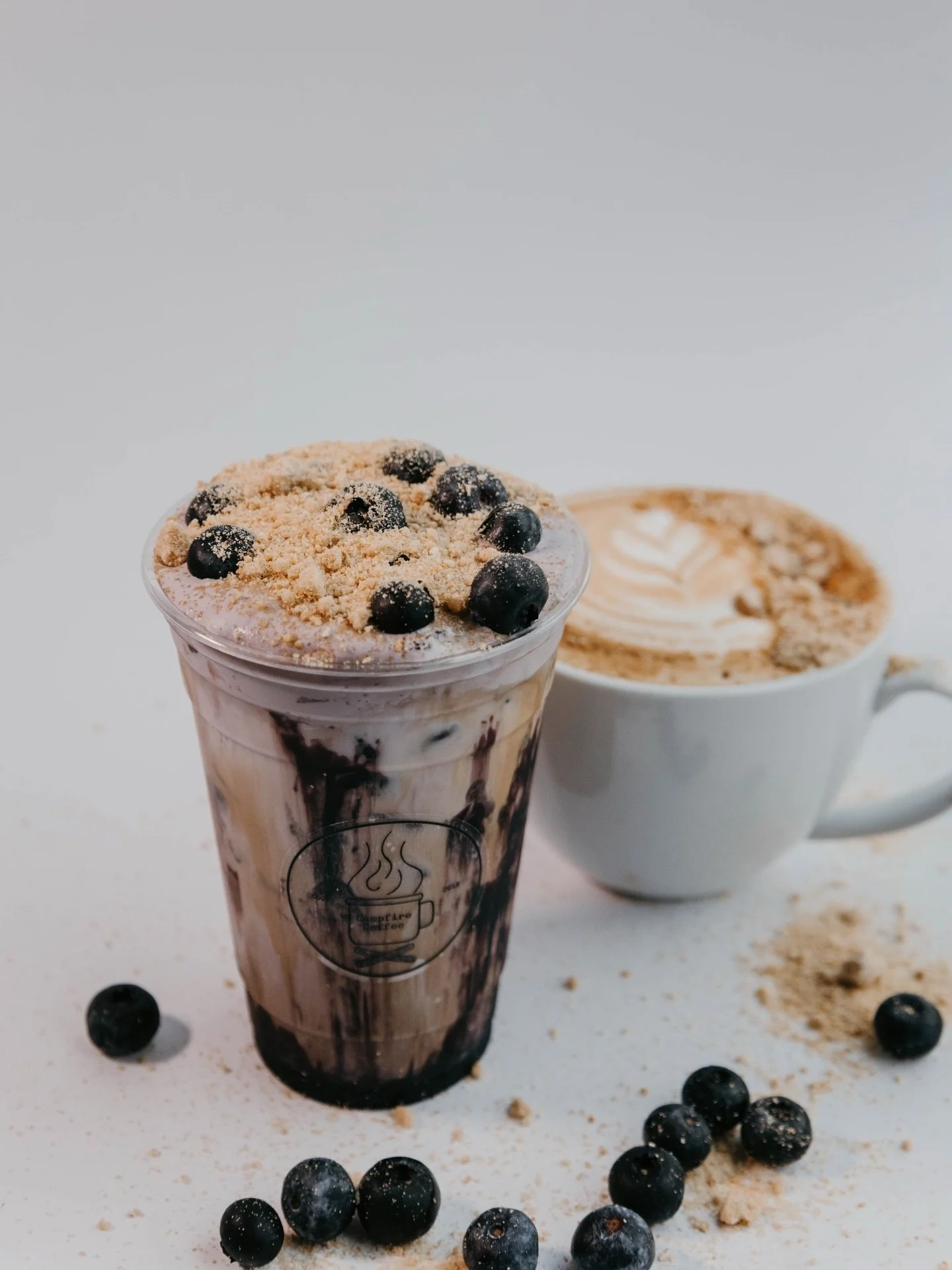 A blueberry crumble muffin but latte style?🫐👀 yes plz ✨🤌🏼