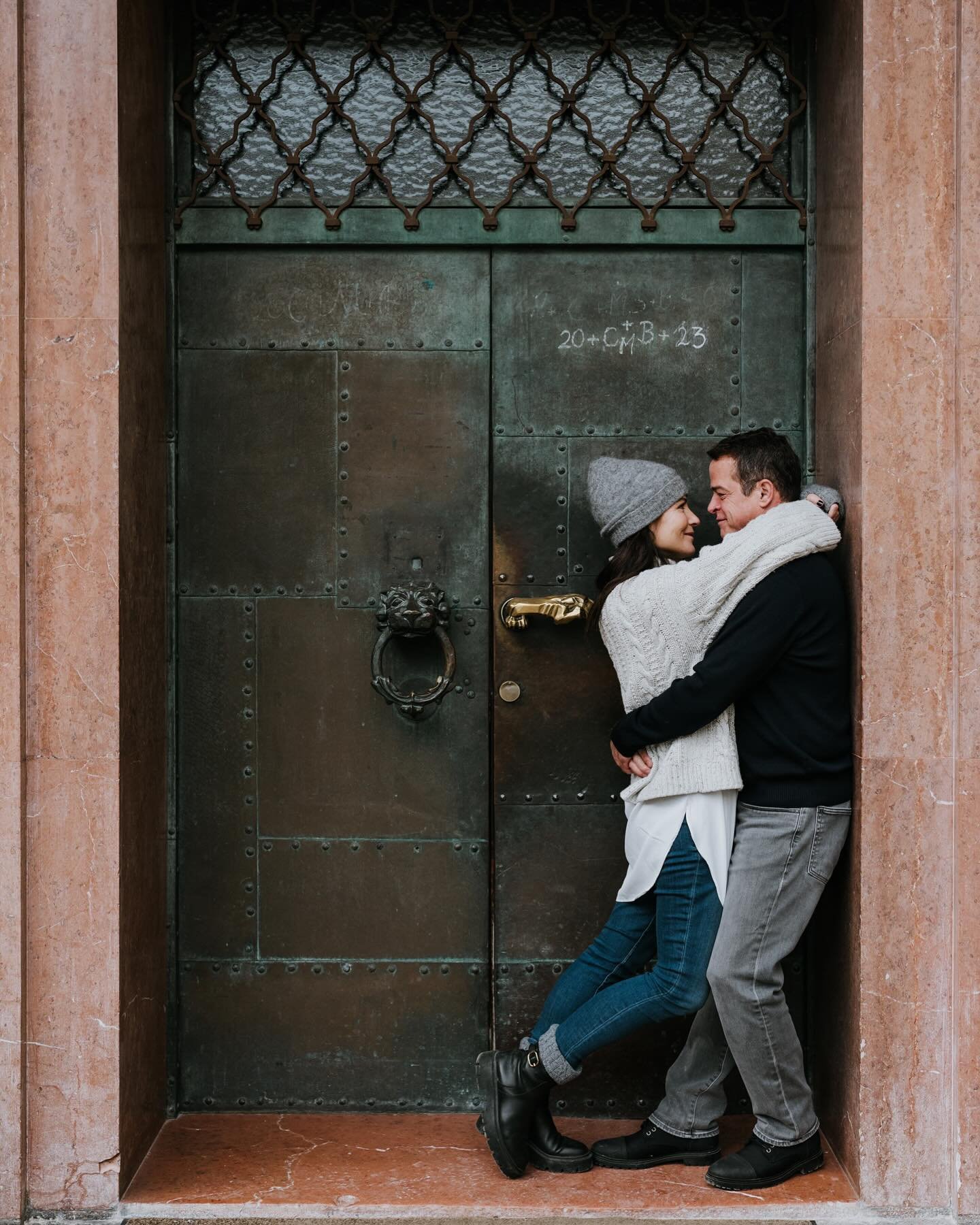 Celebrate your love and come with me on a little tour to capture YOUR moments!  There&rsquo;s no reason to wait for Valentine&rsquo;s Day but it&rsquo;s a good reminder to celebrate your love 💕 See my February offer in my story! #coupleshooting #cou