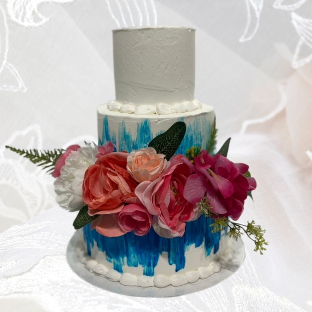 🍰🌸 Indulge in a piece of art with Carolyn&rsquo;s Bake Shop! 🌸🍰
Discover one of our wedding cake designs-a symphony of flavors and textures that promises to delight your taste buds. 🎂✨