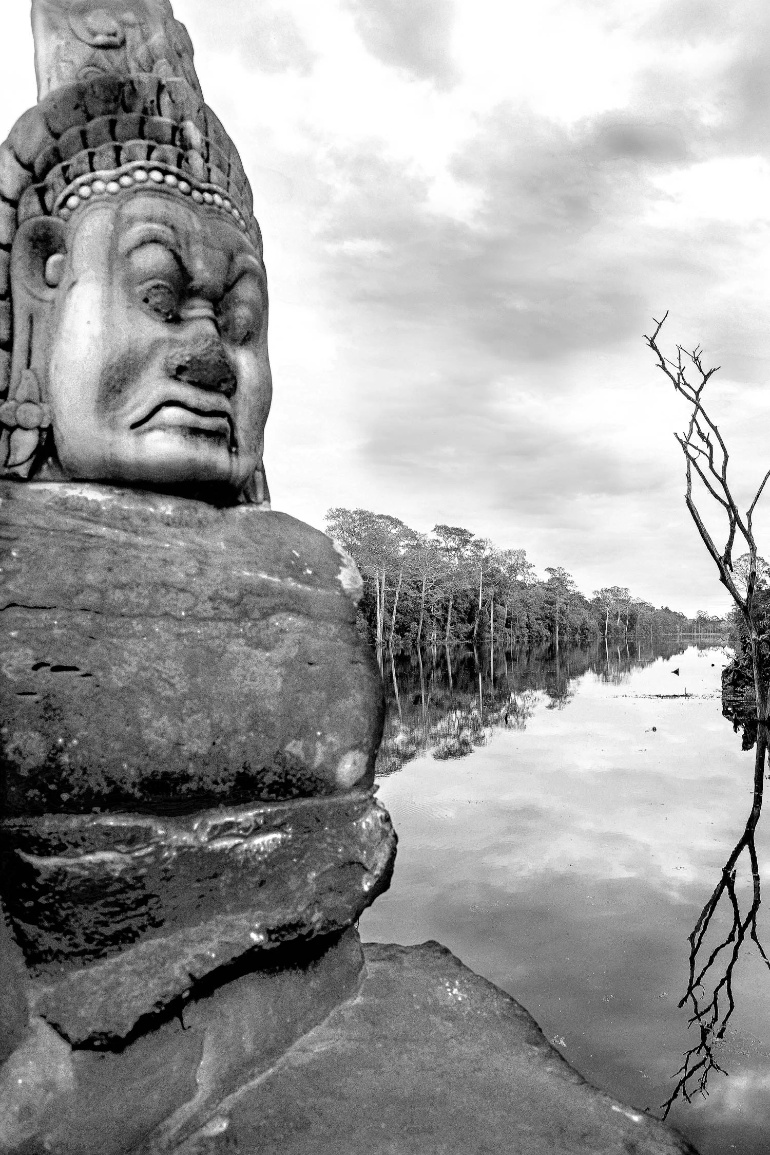 bridge-sculpture-and-river-2.jpg