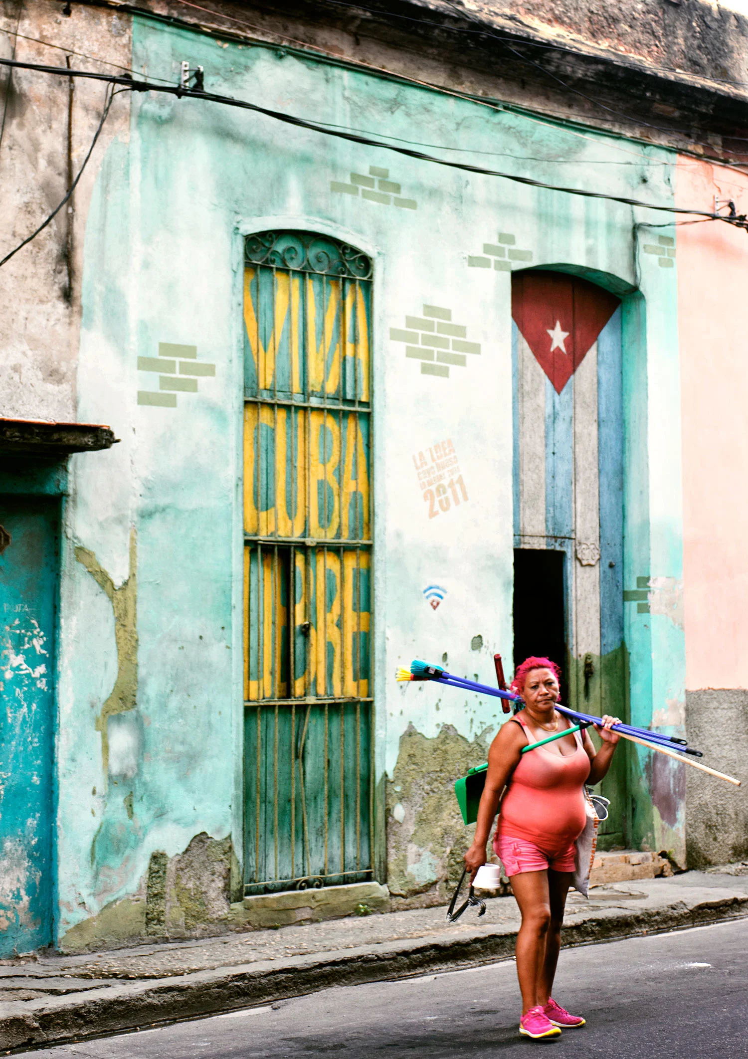 havana-broom-lady.jpg