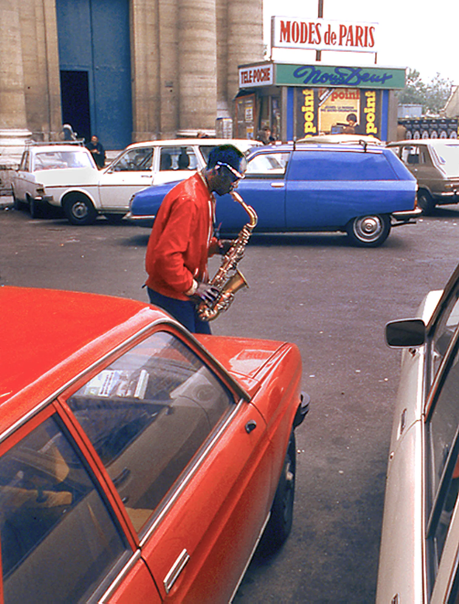 paris-sax-player.jpg