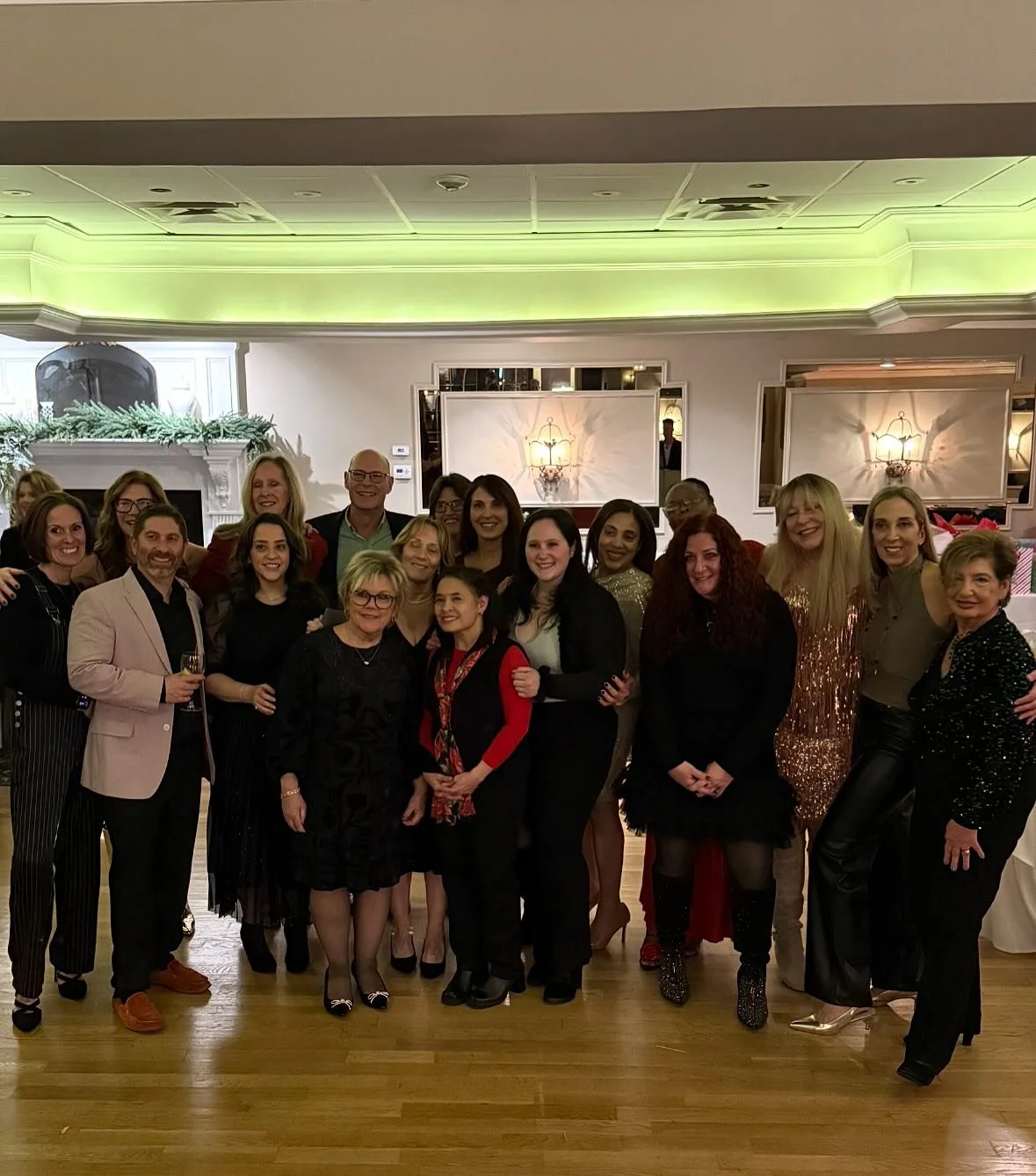 Happy holidays from your family to yours #merrychristmas #happyhannukah #bergencountymoms #bergencountydentist #ridgewoodnj #ridgewooddentist #topdoc #topdentist