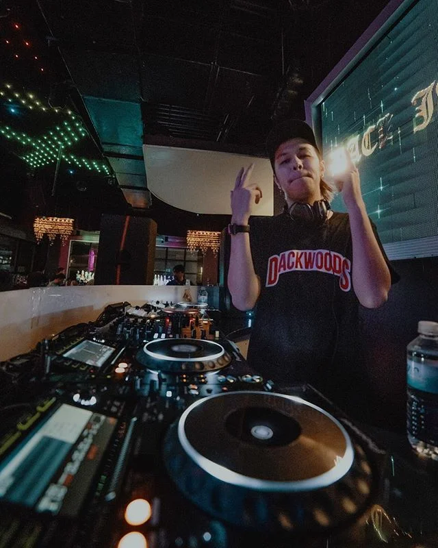 DACK, MEET DACKSTER 😛🤘 (📸: @jakebaine)