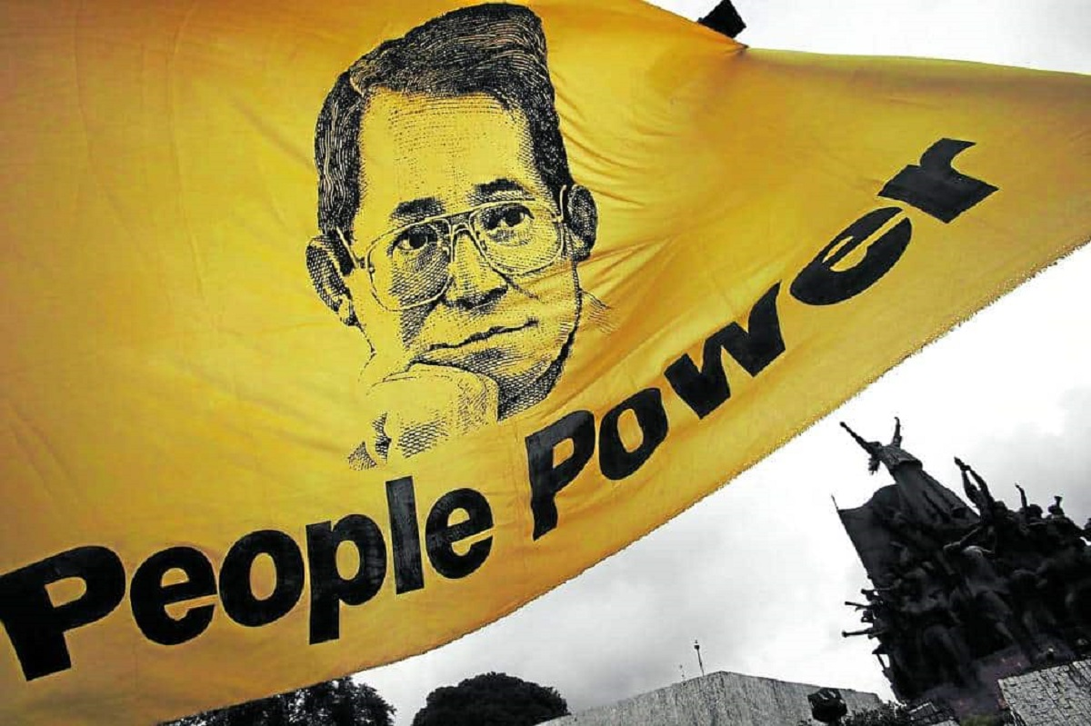 25 février : les Philippines célèbrent la chute du père du président actuel, mais qui se souvient de ce dictateur ?