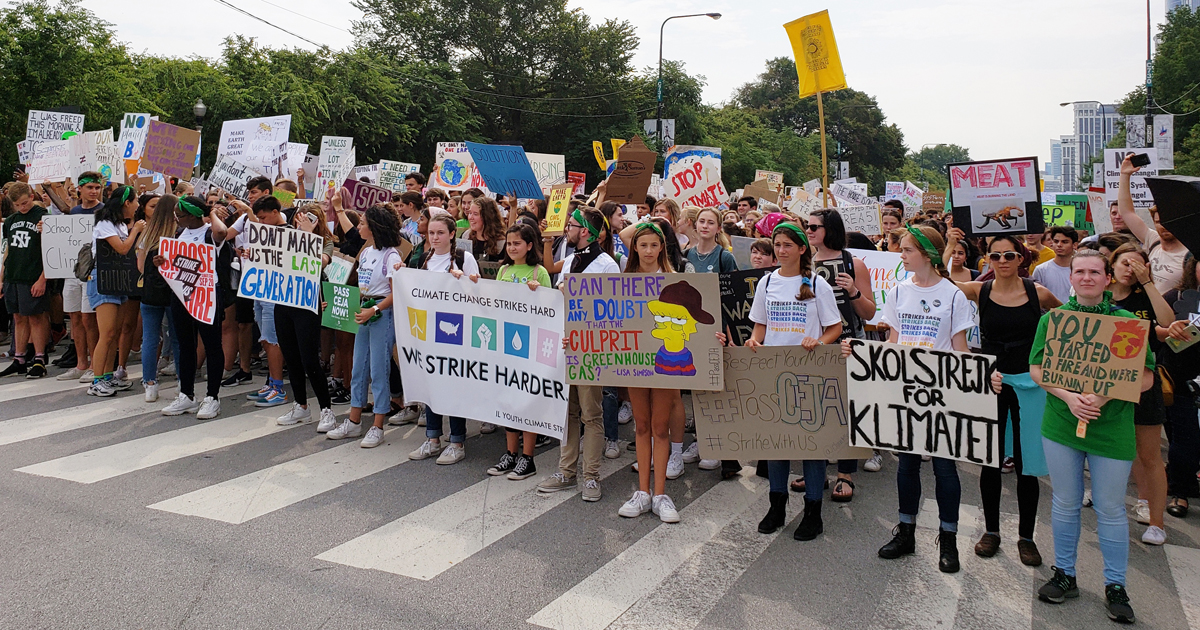 The front line of up to 3,000 Youth Climate Strike marchers on Sept. 20, in Chicago. Photo by Cheryl Scott.