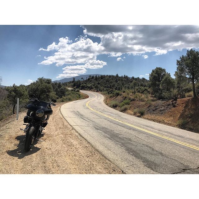 cruzin&rsquo; through some counties 🌤
240 miles yesterday LA, Kern, San Luis Obispo, Santa Barbara and Ventura counties.  Such a fun ride with @kylehphoto doin&rsquo; all the work #hwy33 #fraziermountain #pinemountain #hudsonranchroad #getoutside #r