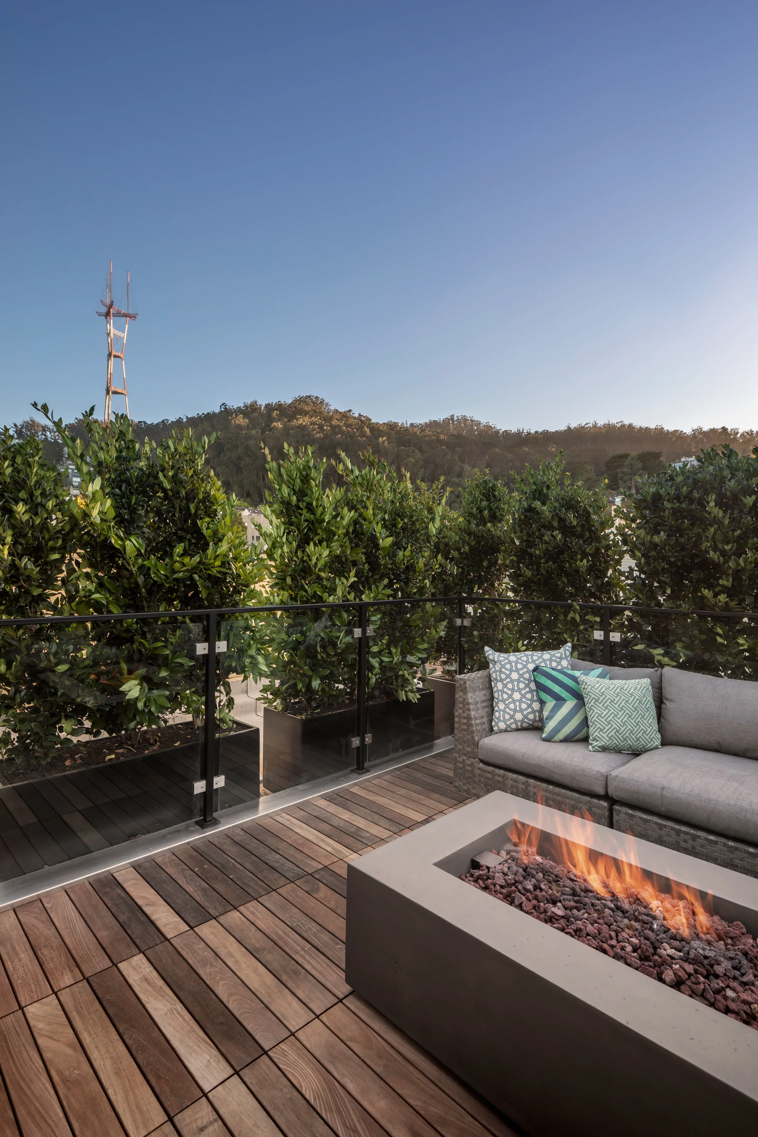 L3_Pent_Deck_West_9904.jpg