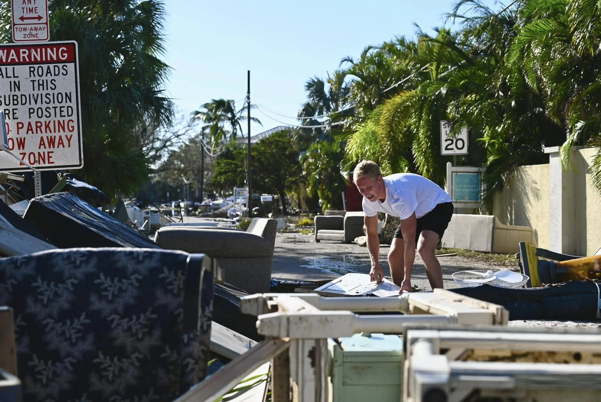 Nicole_Slaten_Siesta_Key_Photographer_Hurricane_Helene_Milton_Wildlfower8.jpg