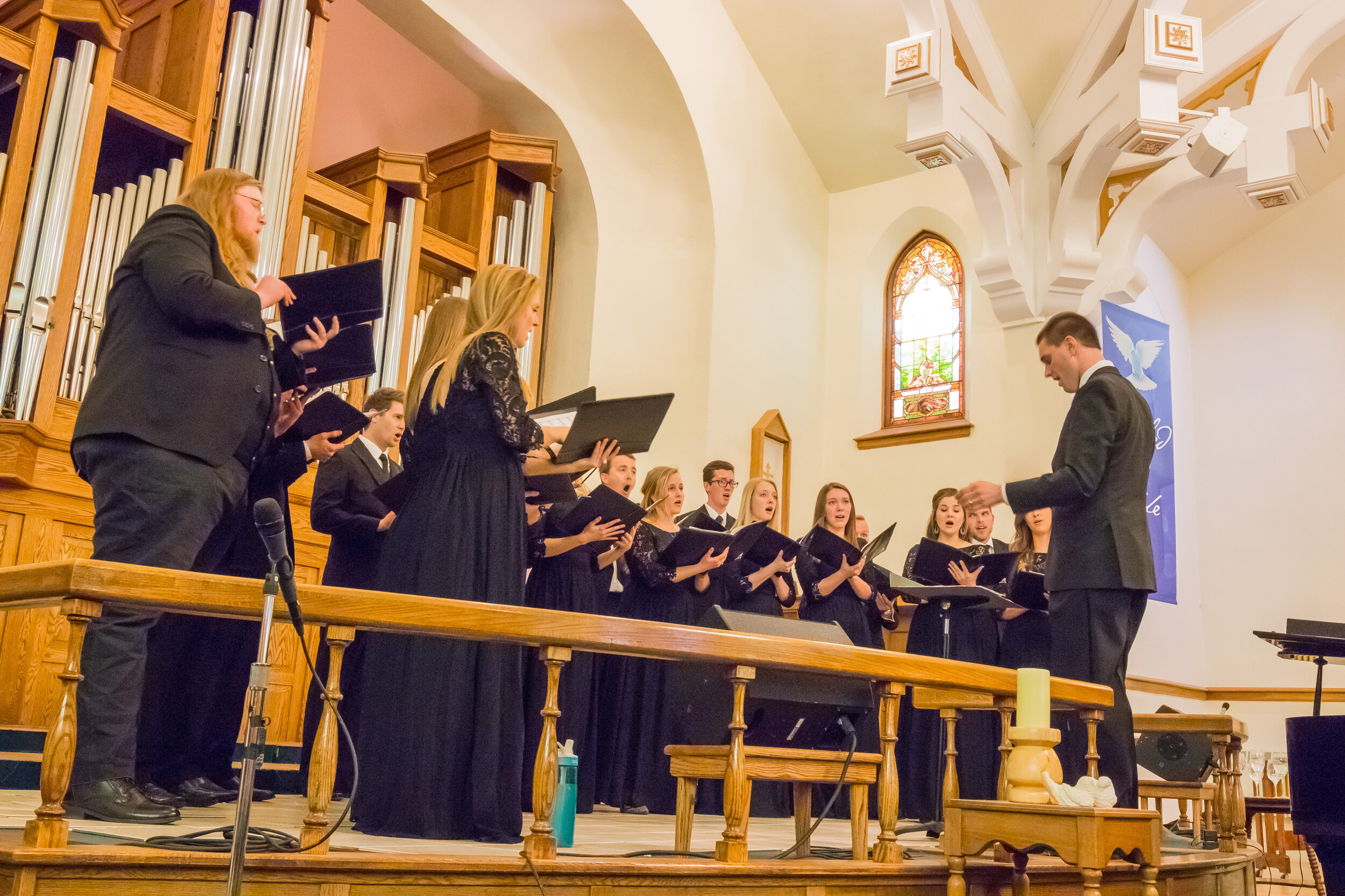  Performing Caroline Shaw’s  and the swallow  at our  Fauré Requiem  program, Spring 2018. 