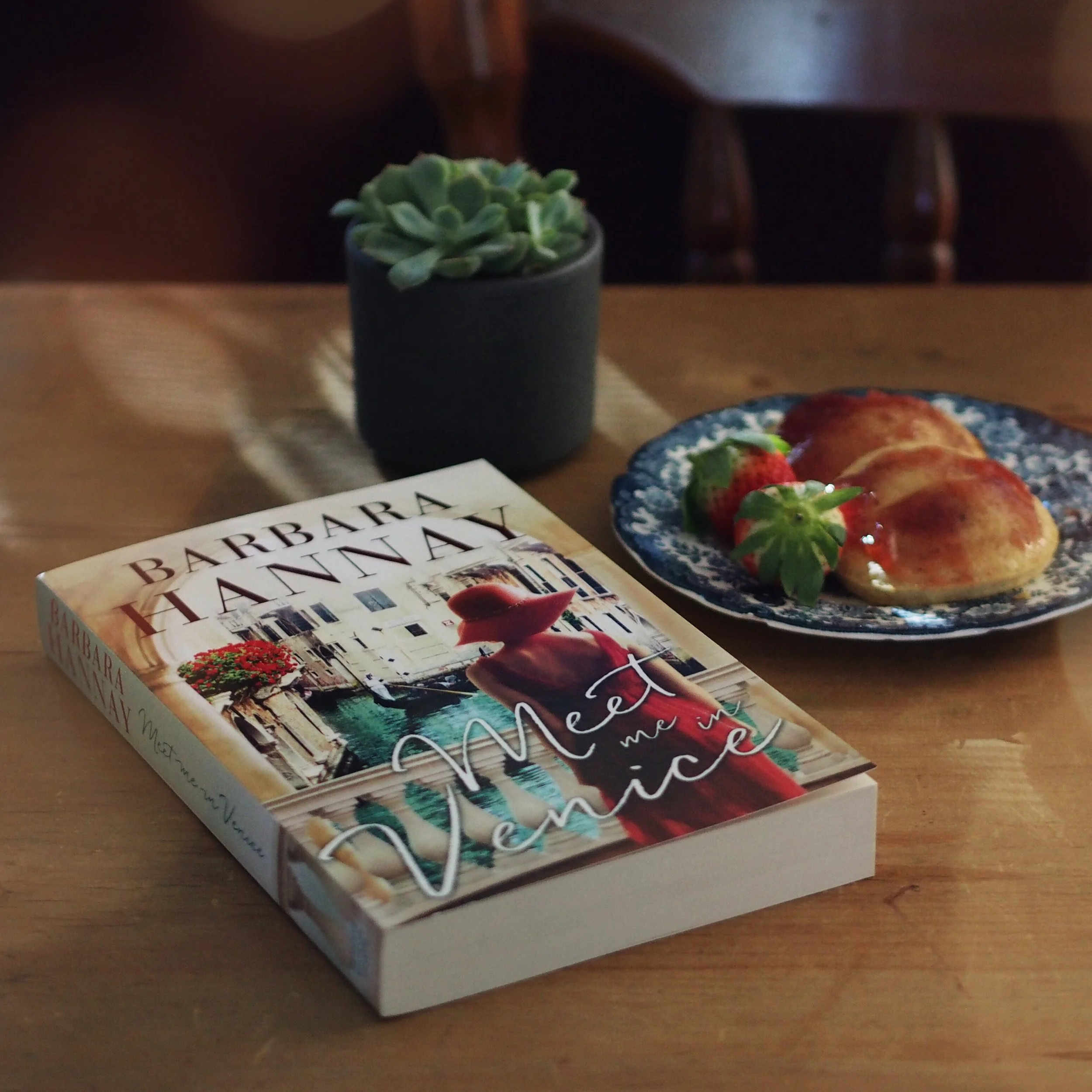 #ReadingWithMum: Meet Me in Venice, by Barbara Hannay