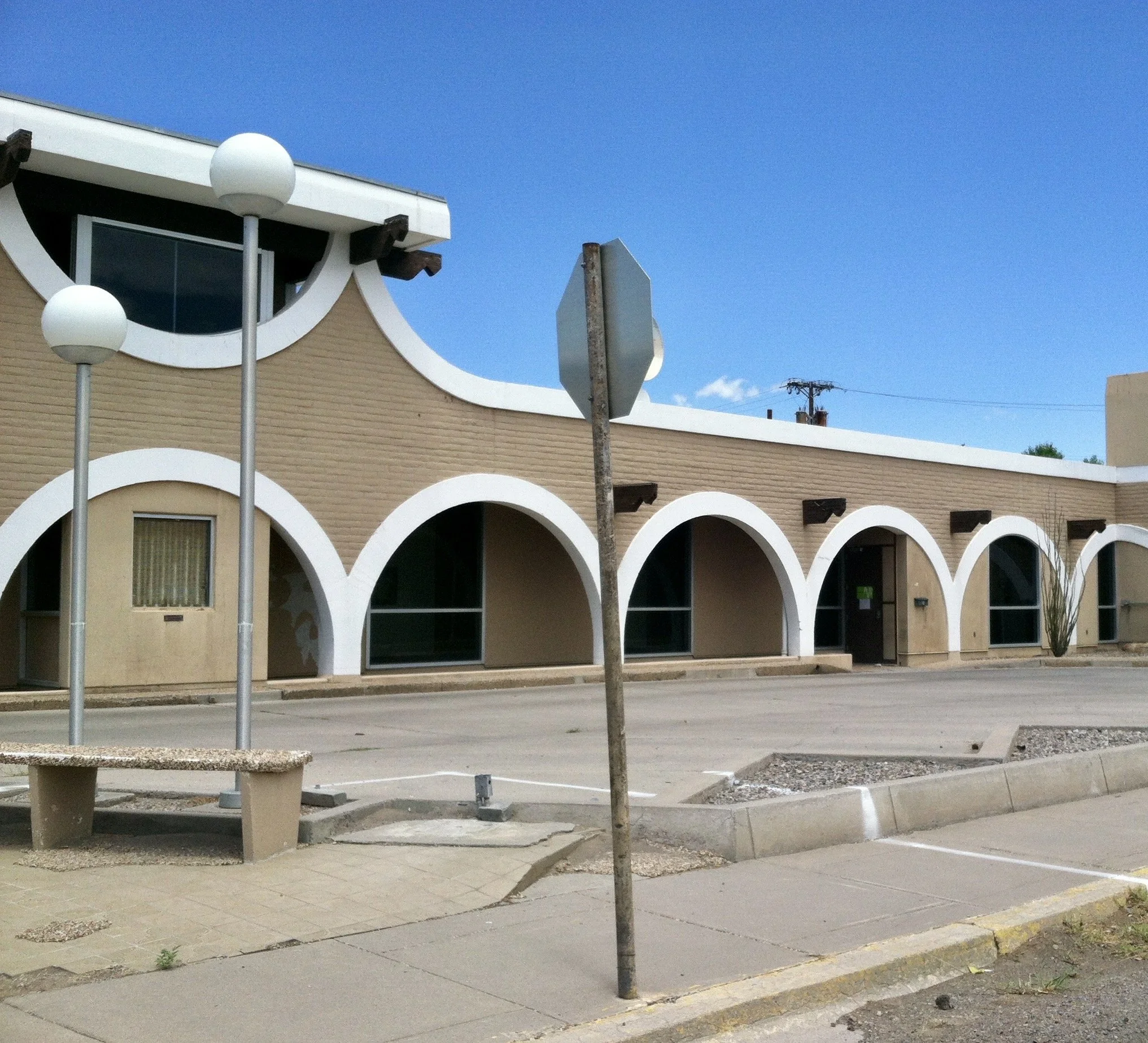 Sumpstone building with large arcs from the seventies