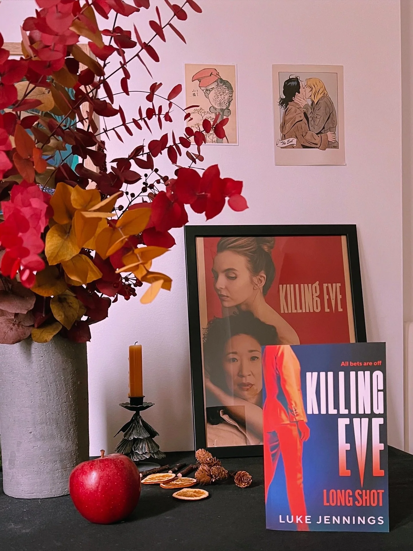 Only one more day till publication of Killing Eve: Long Shot!
Thank you to @queerjesusthelord for these great photos of their advance copy. Send me pictures of your copy to be featured!

#villanelle #crimefiction #thrillerauthor #bookstagram