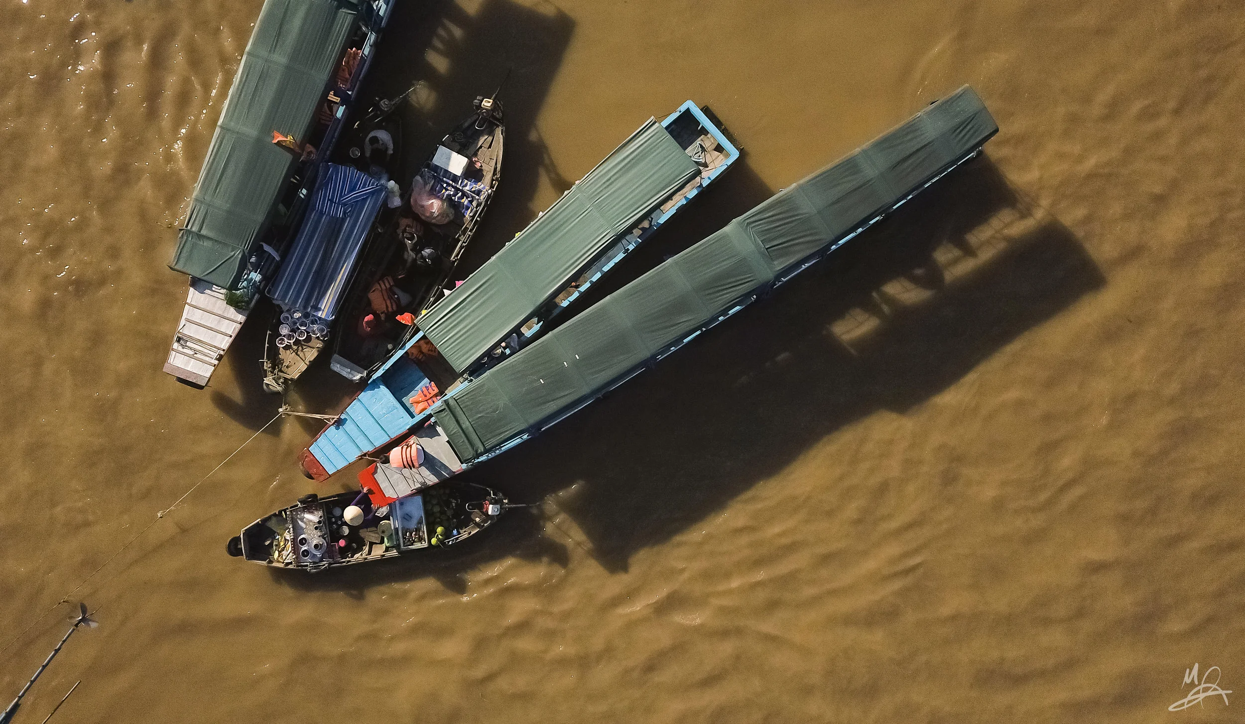 A variety of boats on a river 4/6