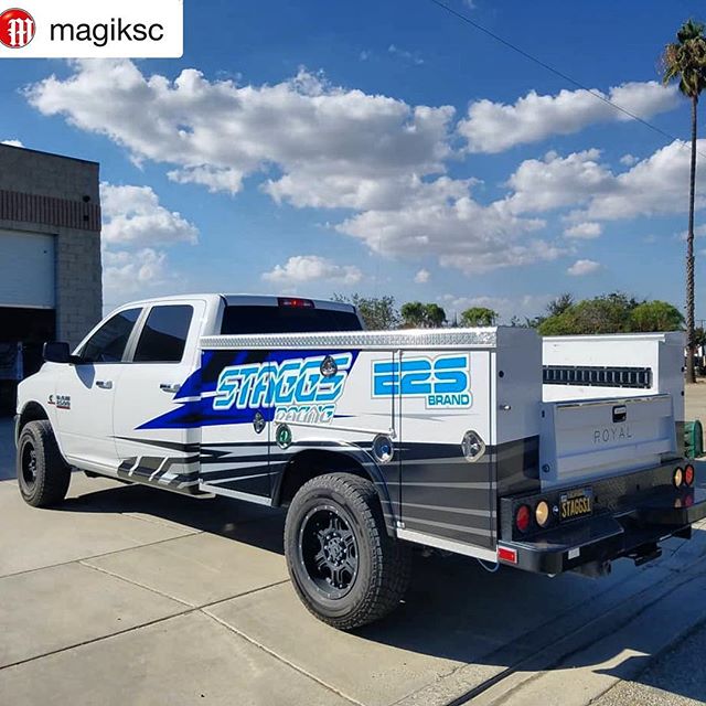 Always keeping our stuff looking clean 💯
#Repost @magiksc
・・・
We got @jerry_fast chase rig all set up with a new wrap today. Metallic silver, cyan blue and gun metal gray look so clean. #magiksc #offroad #moto #bike #vehiclewrap
#dodge #2500 #ram250