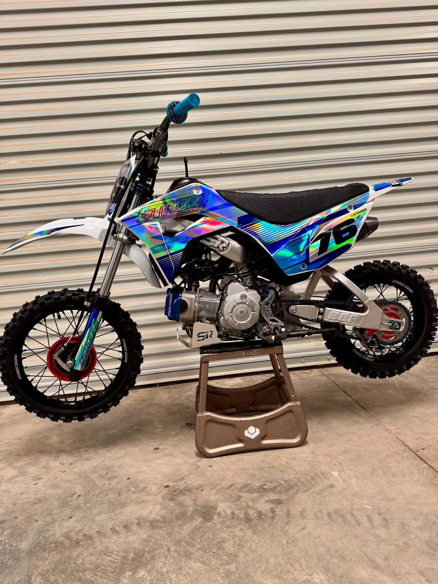The Shop bike sporting the New SR billet ruby hubs 👌🏻 in production now. #staggsracing #crf110 #pitbikes #minimoto #ride #magics @magiksc making the clean hologram graphics #mxgraphics #honda #hondacrf110 #jetfuelparts