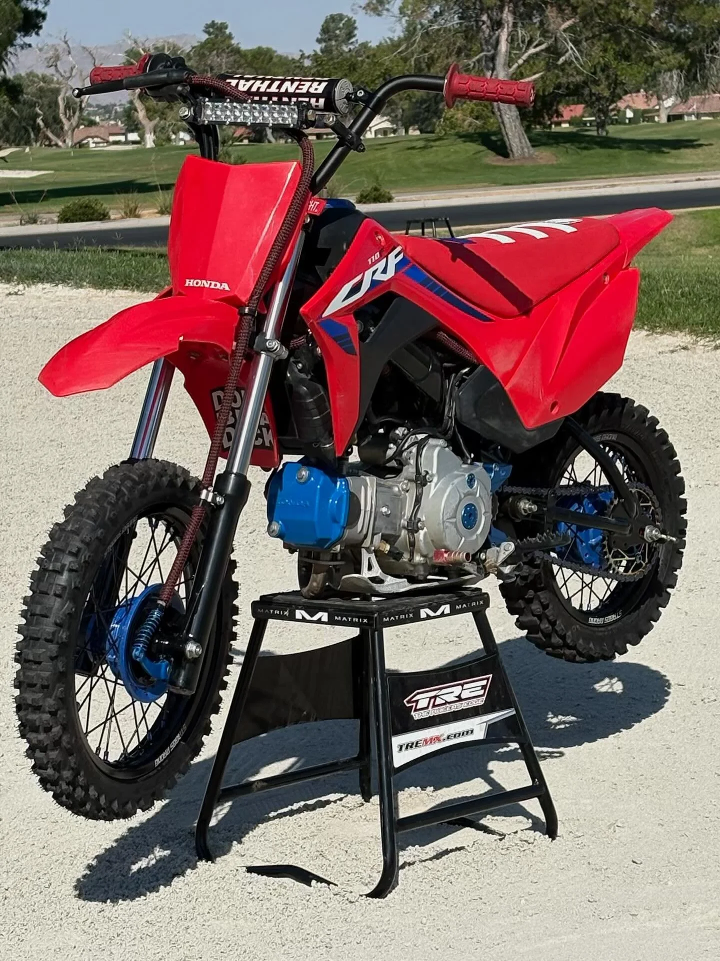 @_skylarhaas CRF110 build is clean 🧼#crf110 #honda #pitbikes #ride #pitters #staggsracing #minimoto #outside #golfcourse #clean #build #jetfuel #jetfuelnippples #blackspokes