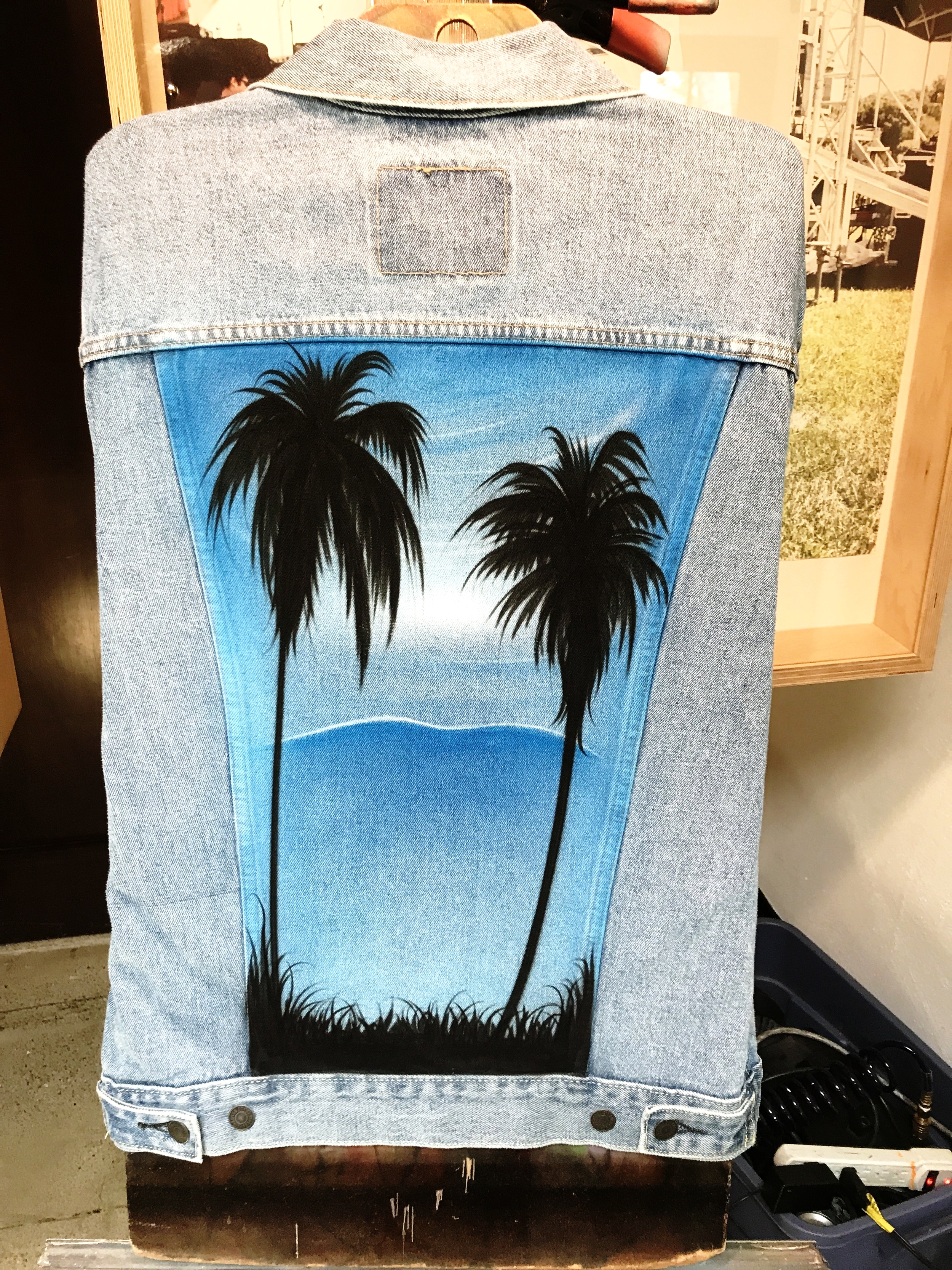 Airbrush California palm trees Coachella Levi's