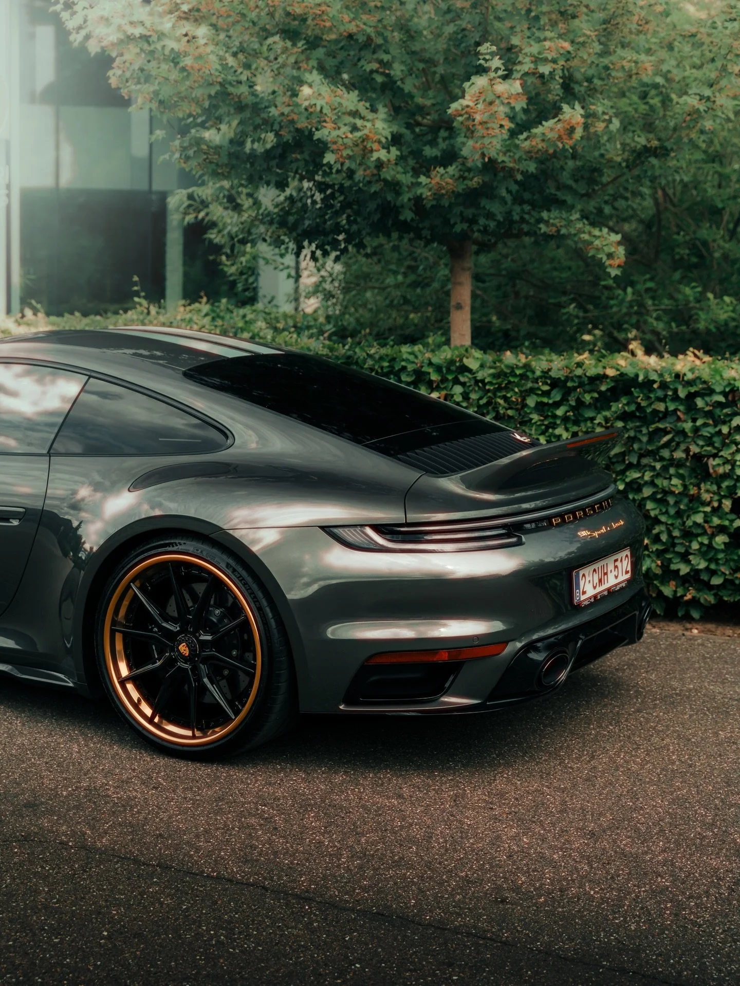 A sight you don&rsquo;t see everyday. 🌶️

Porsche 911 Sport Classic on #Vossen EVO-2R (3-piece) finished in Gloss Black and Brickell Bronze lips.

@blacksheepautomotive / @vossen / @vossen_europe