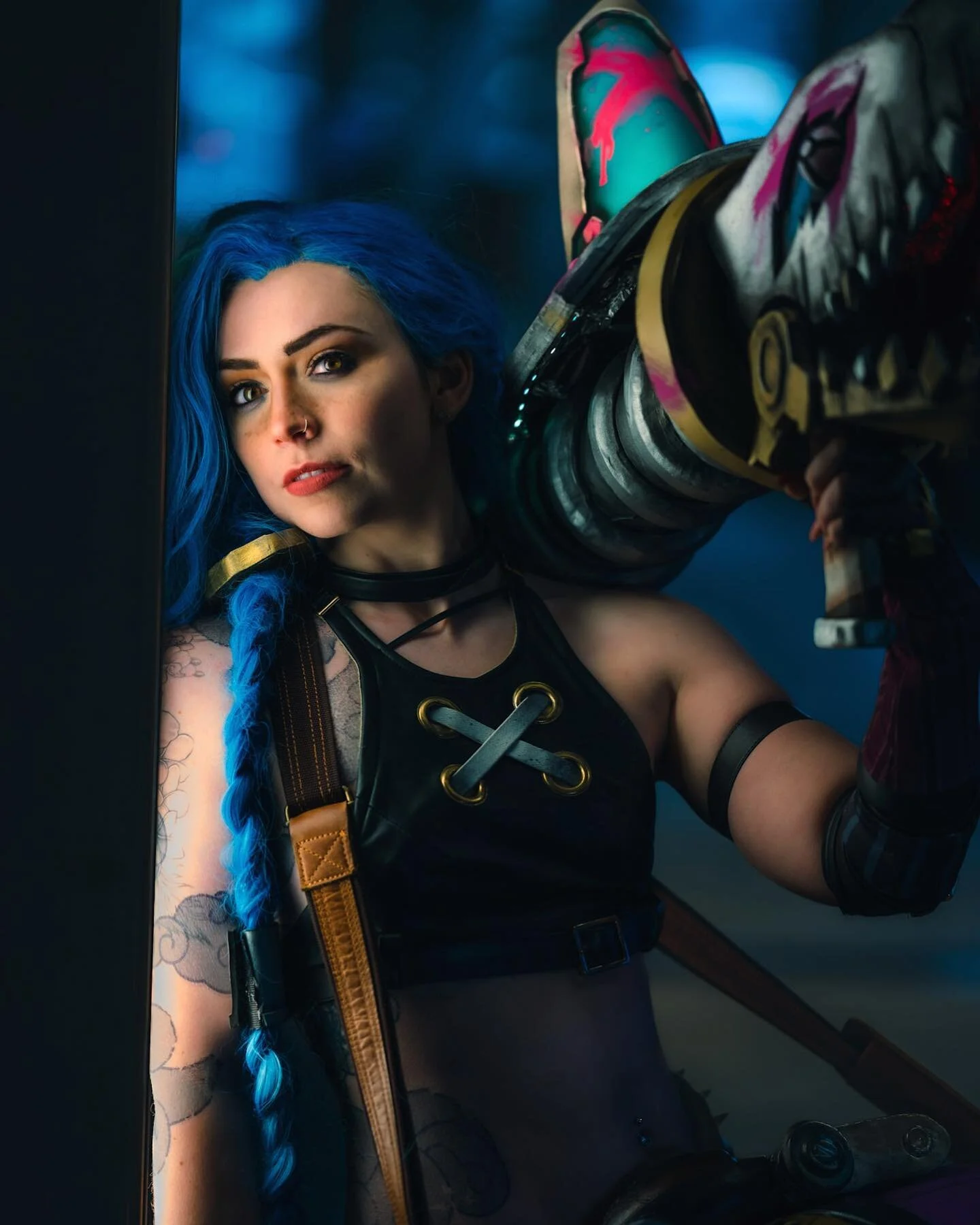 Just a dash if Mayham
💃🏼 @bostonbeecosplay 
Costume @dokidokicosplay_official 
Pow Pow 💥 @jennifercosplays 

#ebitphotos #huntersoflight #cosplay #leagueofegends #jinx #portrait #cosplaymodel #cosplayer #cosplayportrait