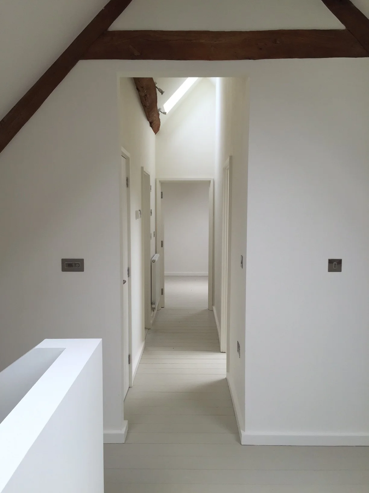 13 - NORTON - CORRIDOR.JPG