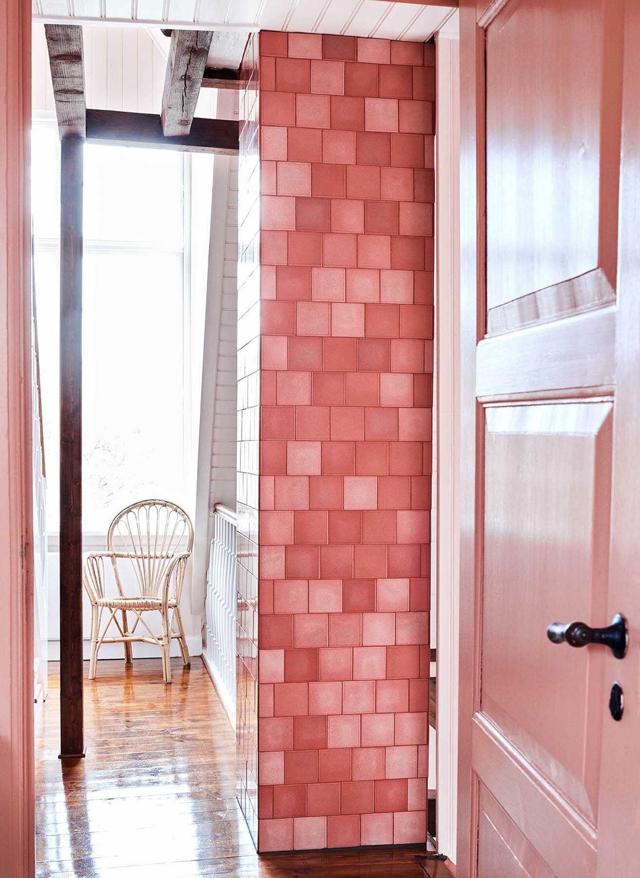 File_Under_Pop-Tile-Lava_Stone-Hallway-Coral_Red_Shiny_crystal_3.jpg