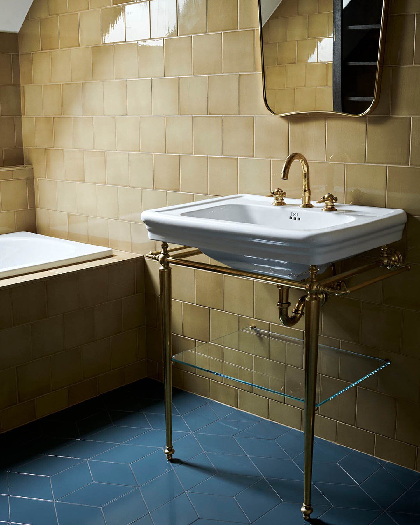 File_Under_Pop-Tile-Lava_Stone-Bathroom-Blue_In_Green_Shiny_5.jpg