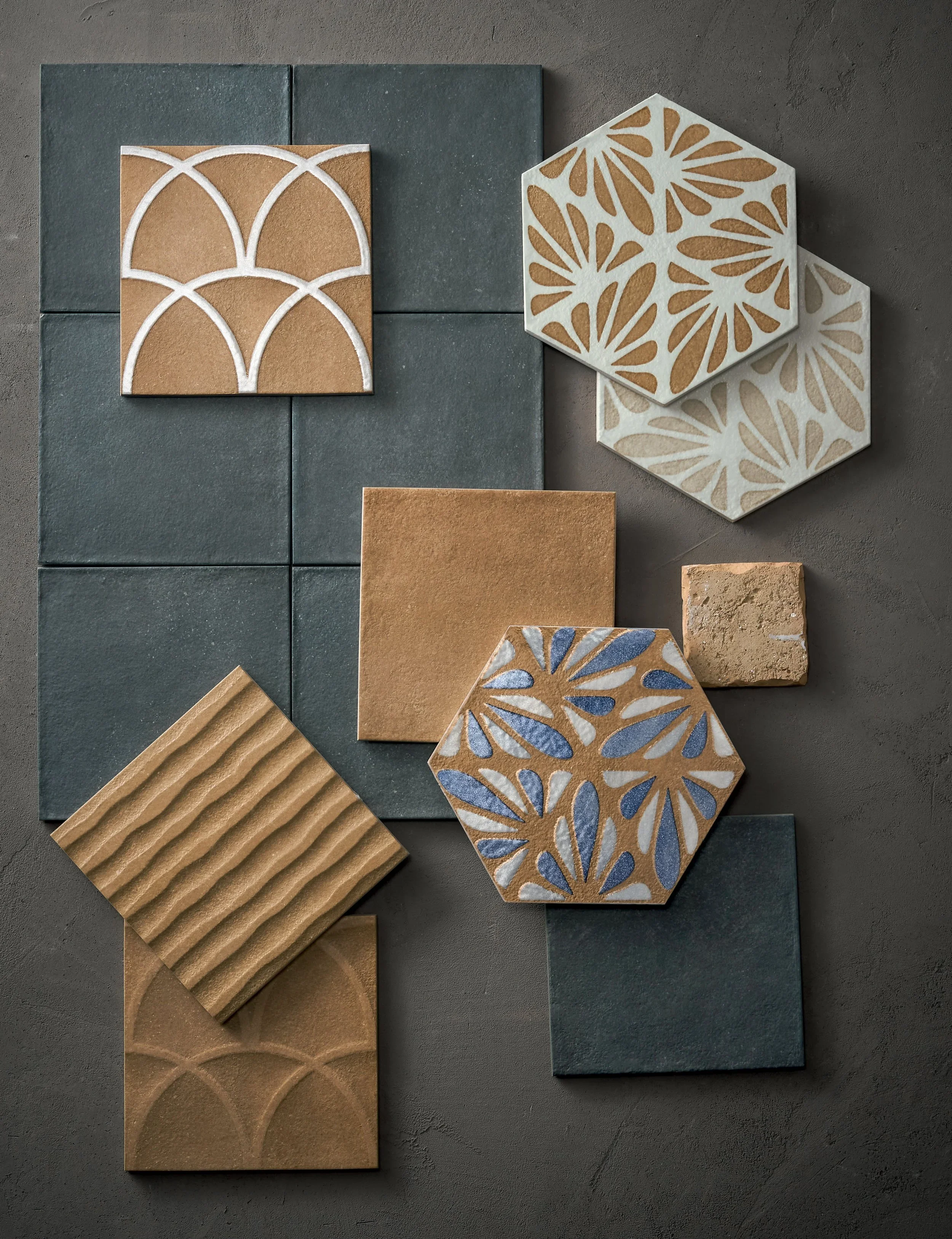 Terracreta_still+life_Oltremare+Chamotte+Dipinto_decori.webp