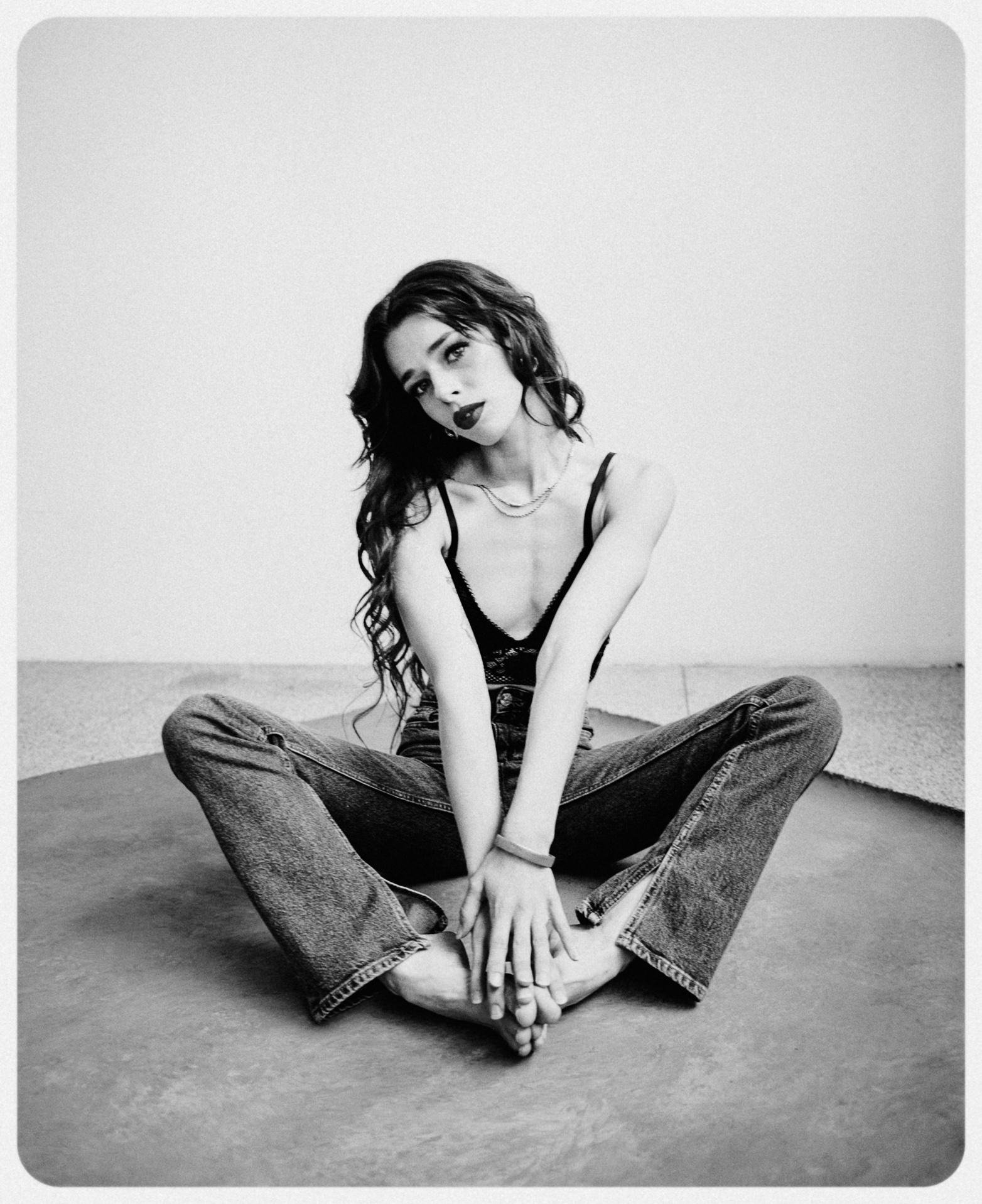 20220420-Angelina Rosebery Shoot-0301.jpg
