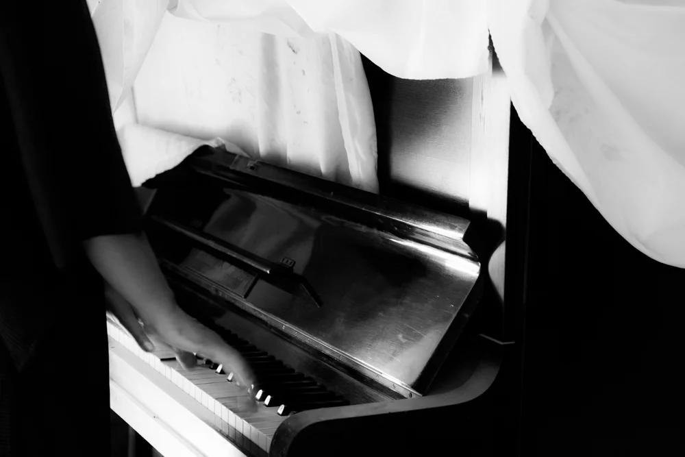 piano_75 dpi.jpg