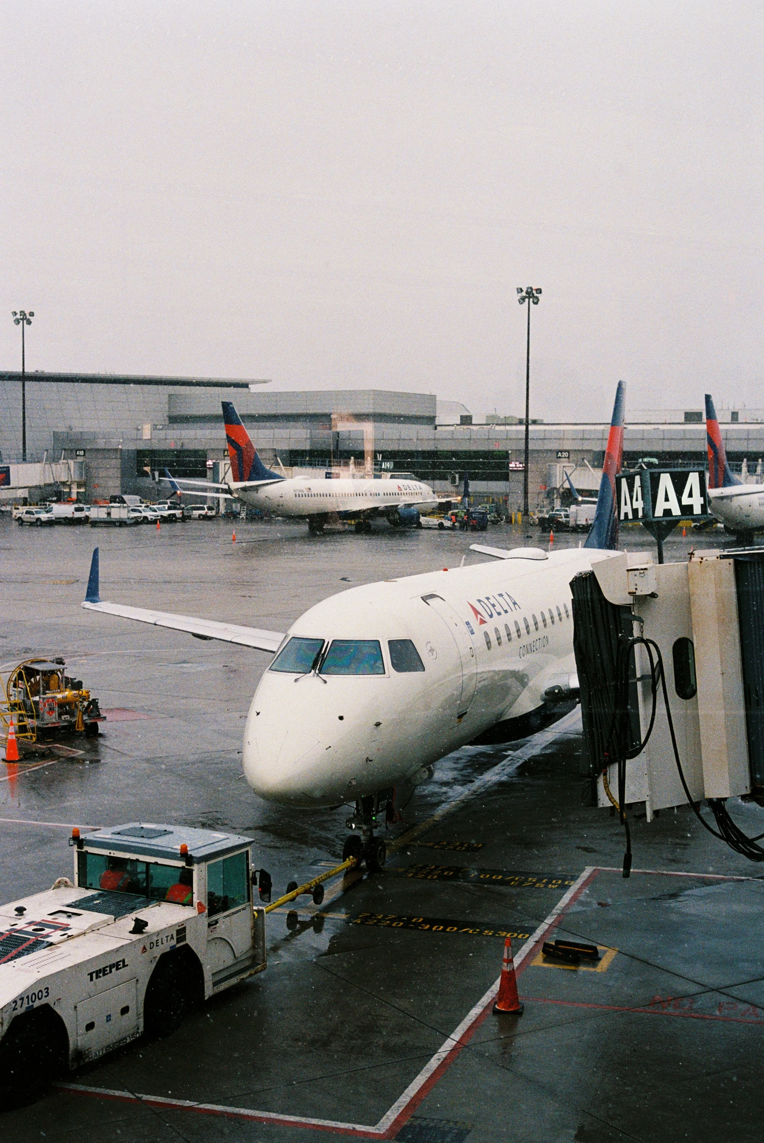 WC8739004037-R1-012-4A.jpg