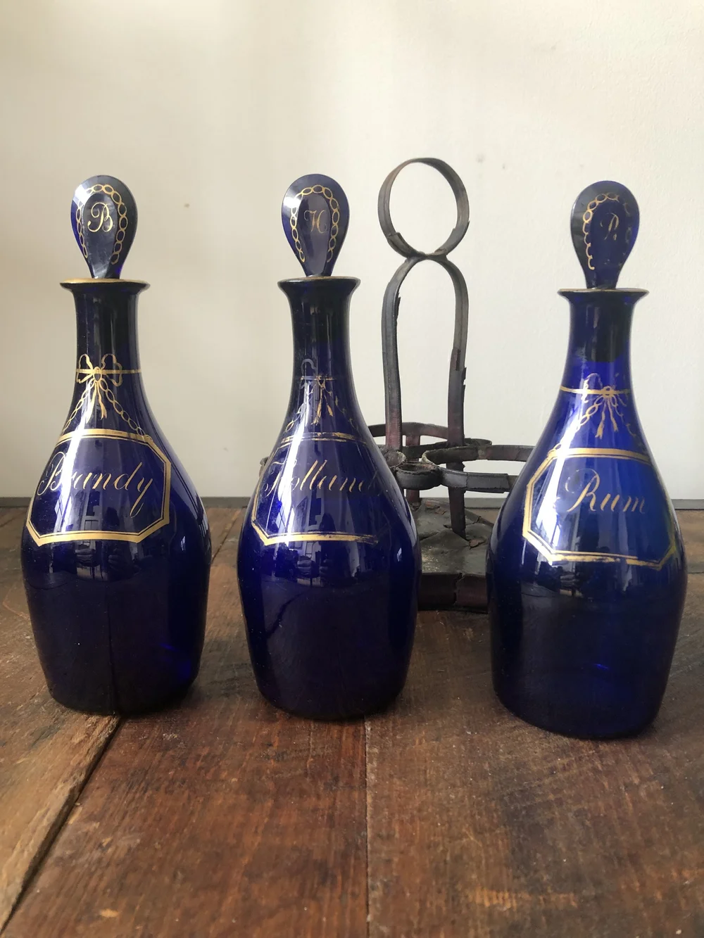 Set of three George III gilded Bristol blue glass decanters — WALKER  DECORATIVE ARTS, image size:1000x1333