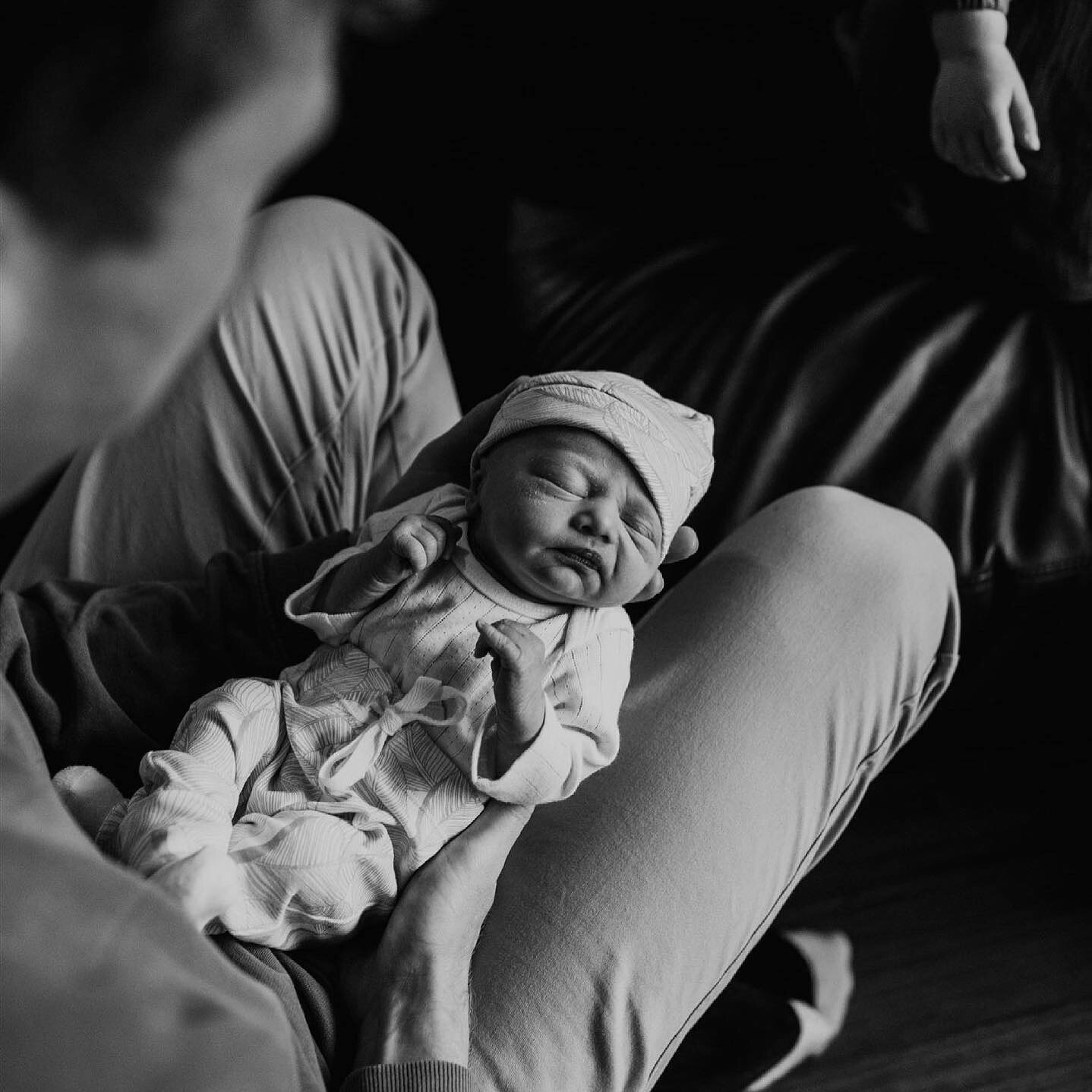 In a few weeks, I get to do this all again - third babe for @alexandralea.mowat and @lucasmowat and the third little darling I get to document joining their family. What a gift!