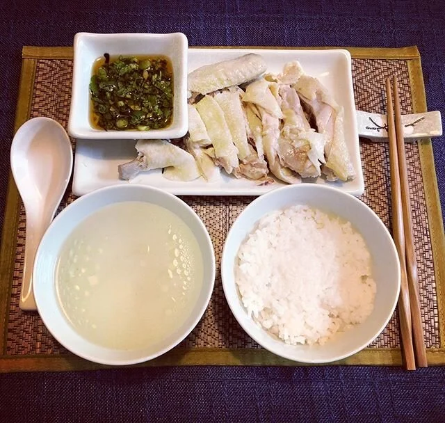 Haven&rsquo;t made this chicken rice for a while. I think the random pop-out ad on Facebook somehow made me really want to eat it again 😂