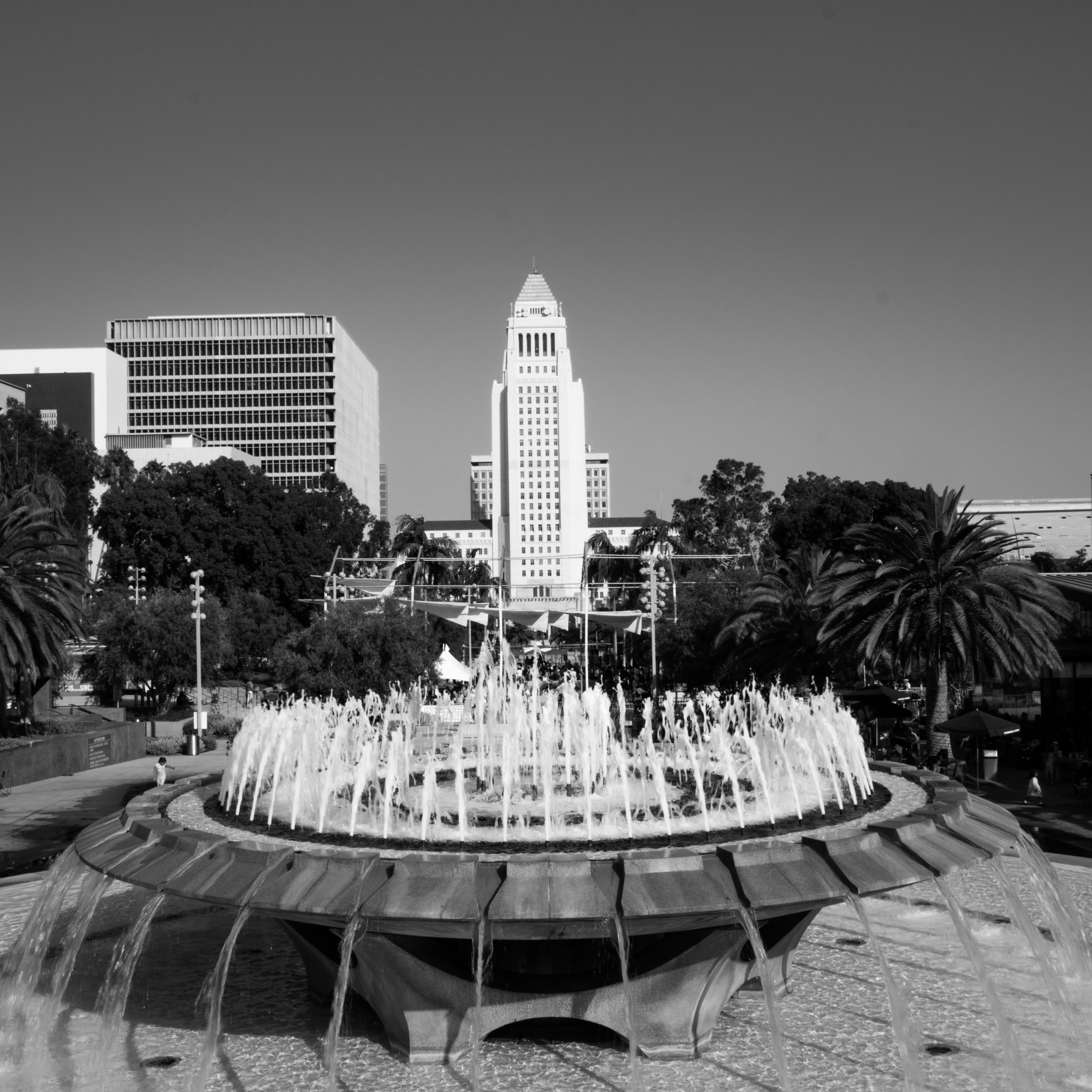 LOS ANGELES CITY HALL WITH GRAND PARK FOUNTAIN