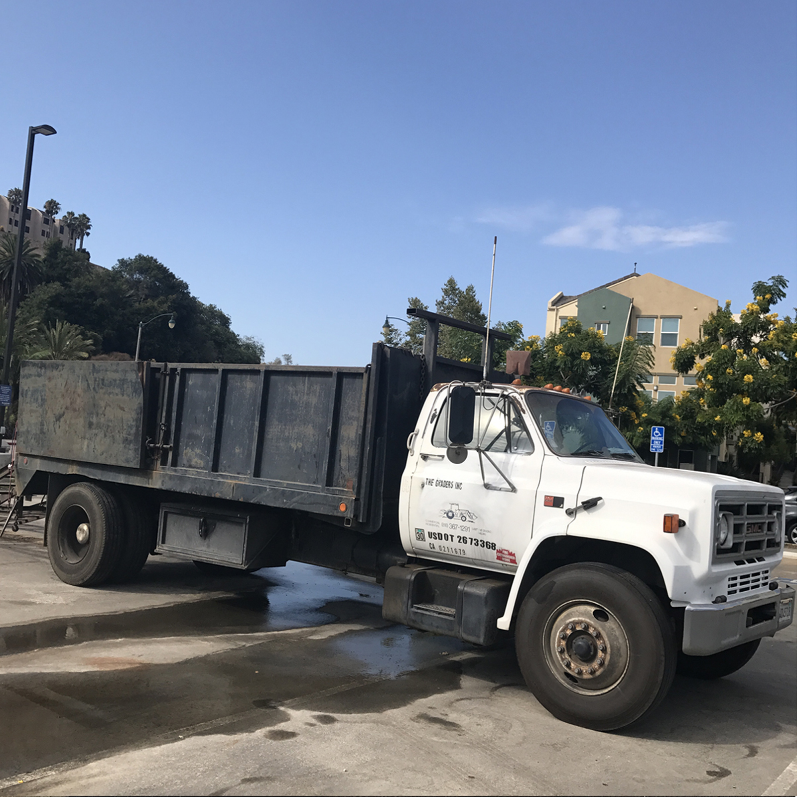 MOVING OUT - ORIGINAL.png