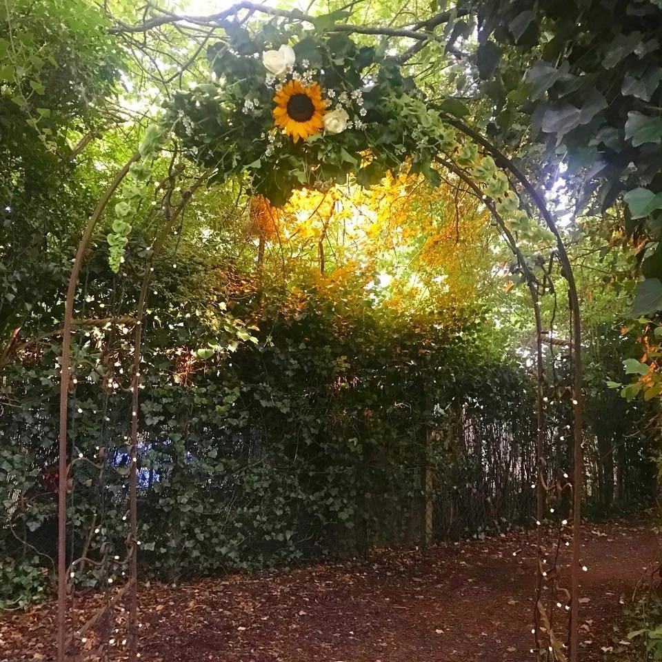 A golden arch