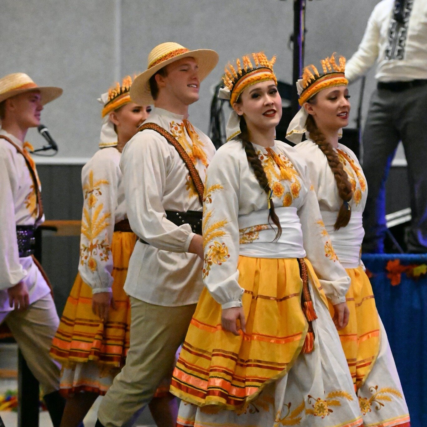 It's been a minute since we wrapped up the return of our annual fundraiser Obzhynky on Nov 19 and we're still gushing! Our friends Pavlychenko Folklorique Ensemble  @pfedance brought the perfect pairing to the event: their Obzhynky Suite:) What a gif