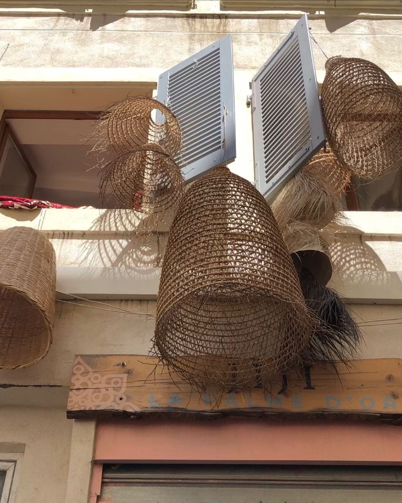 Peaufiner les d&eacute;tails d&rsquo;une maison de vacances avec les accessoires ! Bienvenue &agrave; Marseille !! Mille mercis &agrave; Jiji @jiji_la_palme_dor pour ses s&eacute;lections, sa bonne humeur et son &eacute;nergie ! 🙏🏼🙏🏼 #tamegroute 