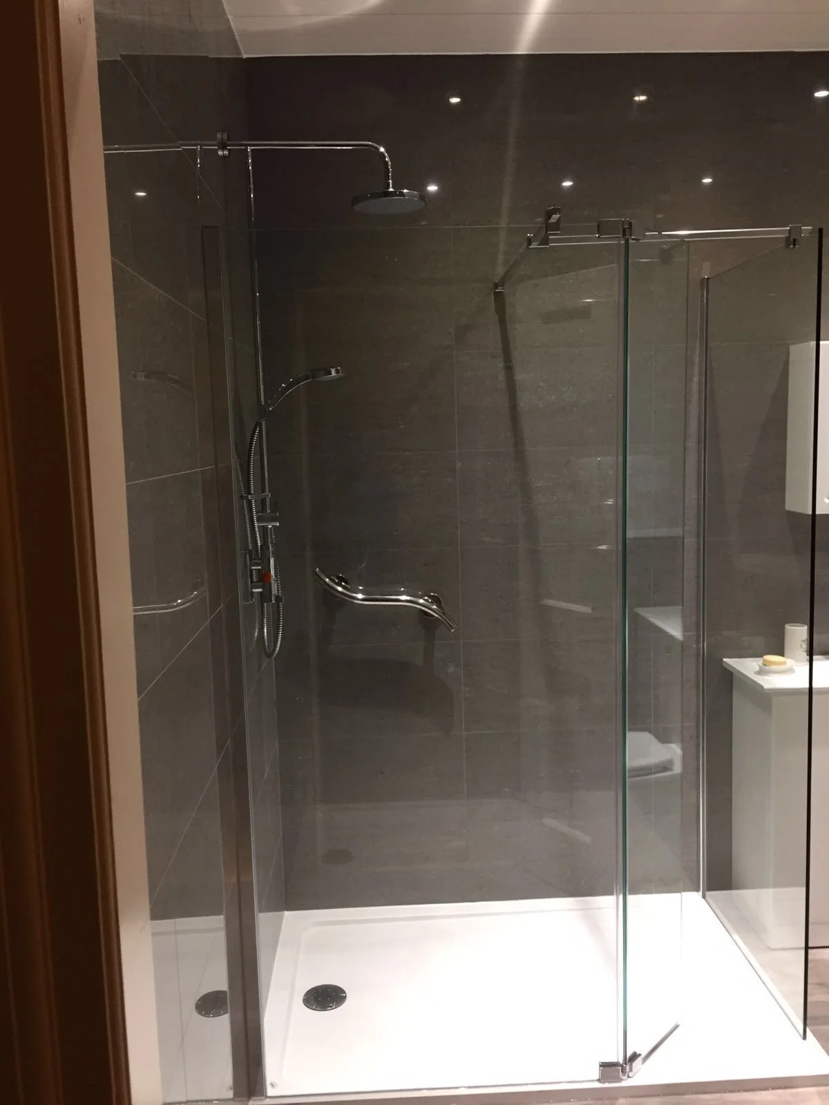 Shower_cubicle_Apr_2017_7.jpeg