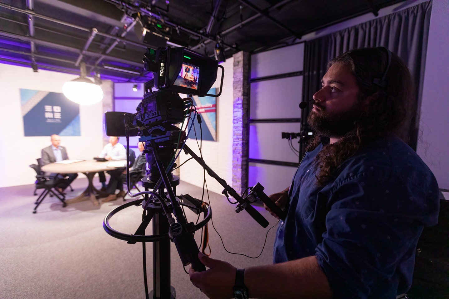 Whether it's live, hybrid, or pre-recorded, our Downtown Raleigh studio is a creative playground for modern event content. From cinematic broadcast to branded keynotes, we help clients elevate how they show up on screen. (And yes, the lighting&rsquo;