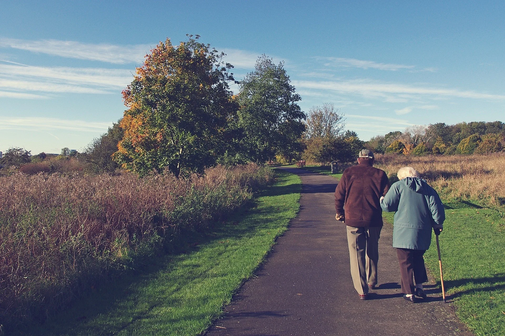 Elderly+Couple+Walking+image.jpg