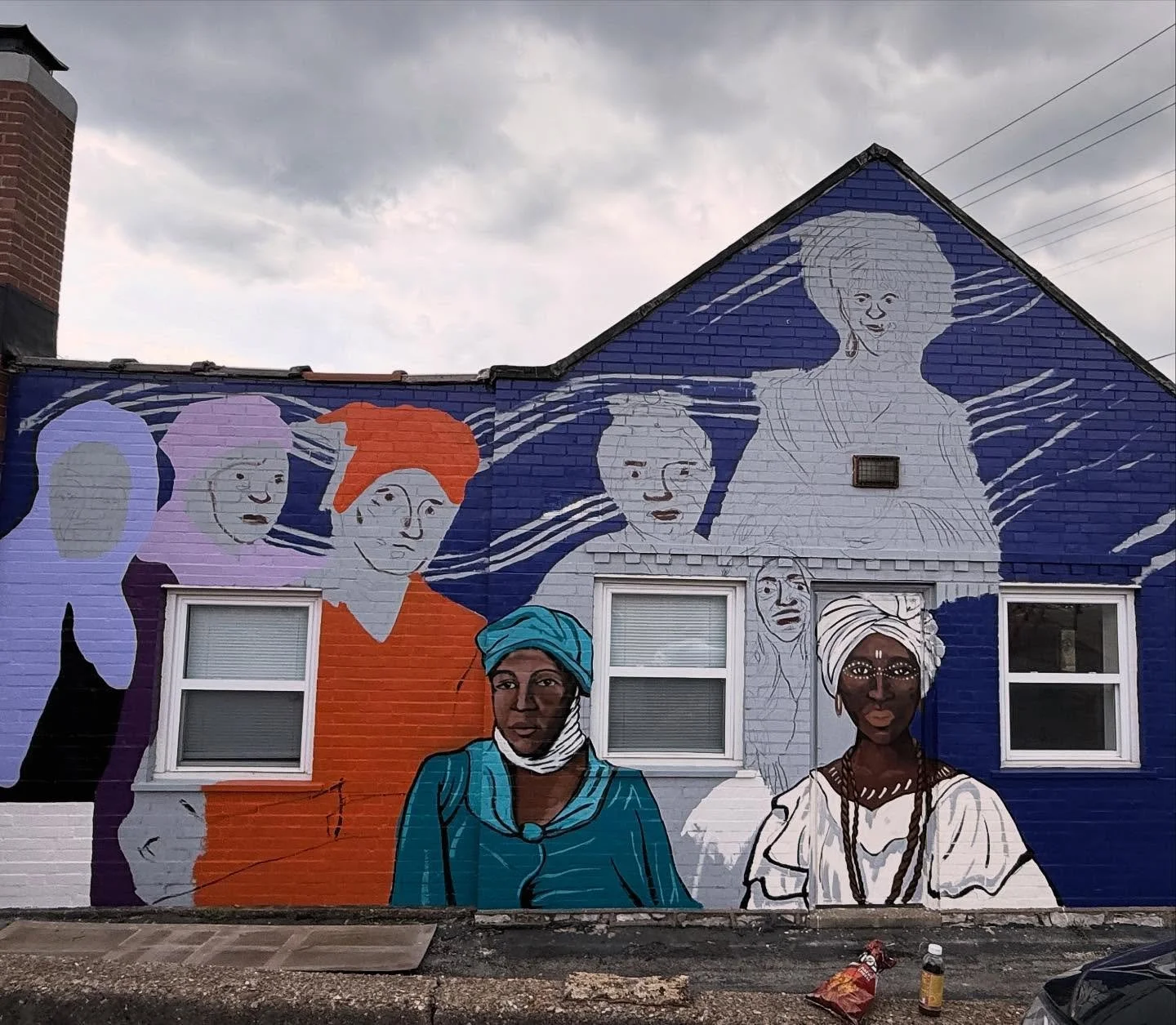End of day three @blackmidwifemuseum mural! Rain coming in so we stopped just in time.