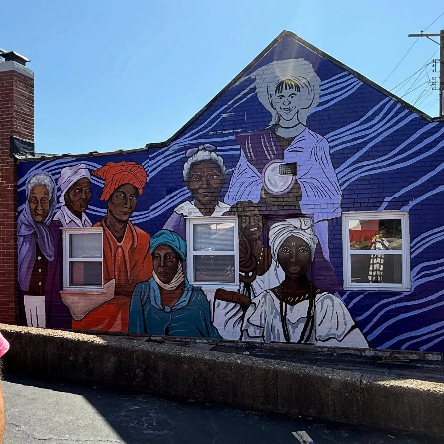 ✨ 6 days working on the @blackmidwifemuseum mural and we are almost there!!! ✨