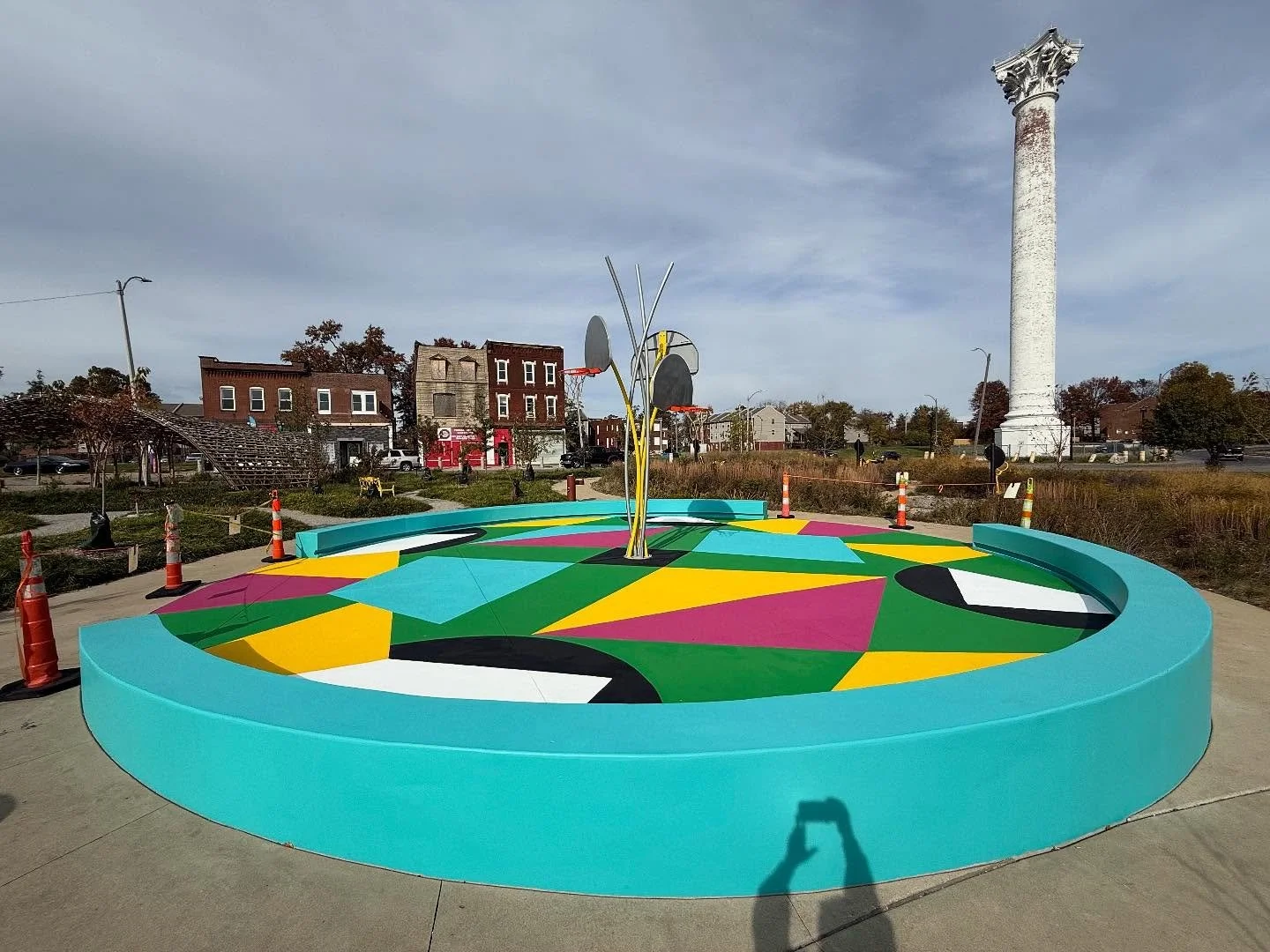 ✨🎨Peace Park Mural (2025)✨🎨

acrylic latex paint on concrete, 36-ft diameter.

a meditation on geometry, joy, and movement: a love letter to color, collaboration, and the North Side.