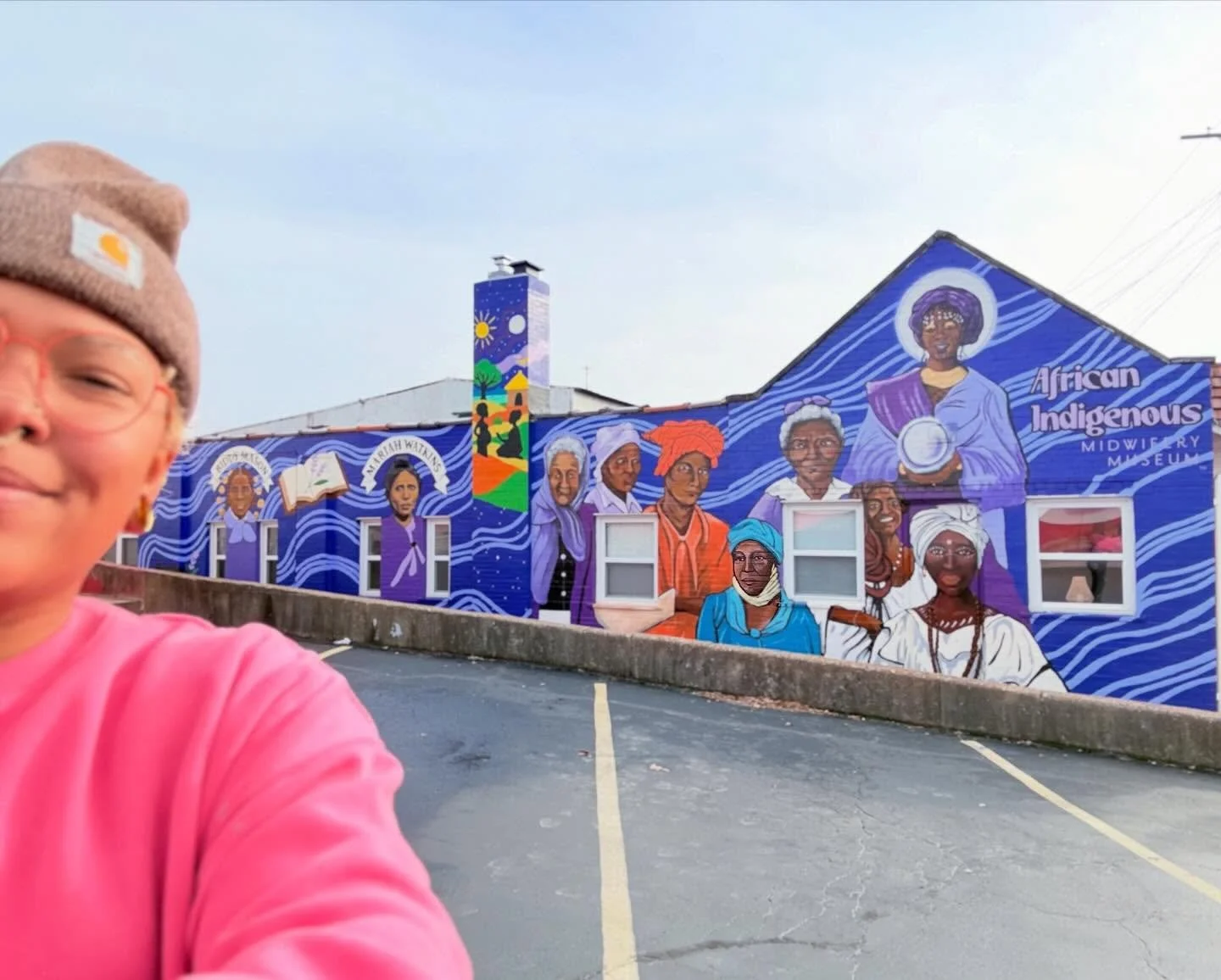 ✨🎄merry x-mas eve🎄✨

finished the next chapter of the African Indigenous Midwifery Mural today, so honored to continue this work and add to a story that holds so much care and power.

thank you to @scotpierre and @artbyhannahmaria for your energy a