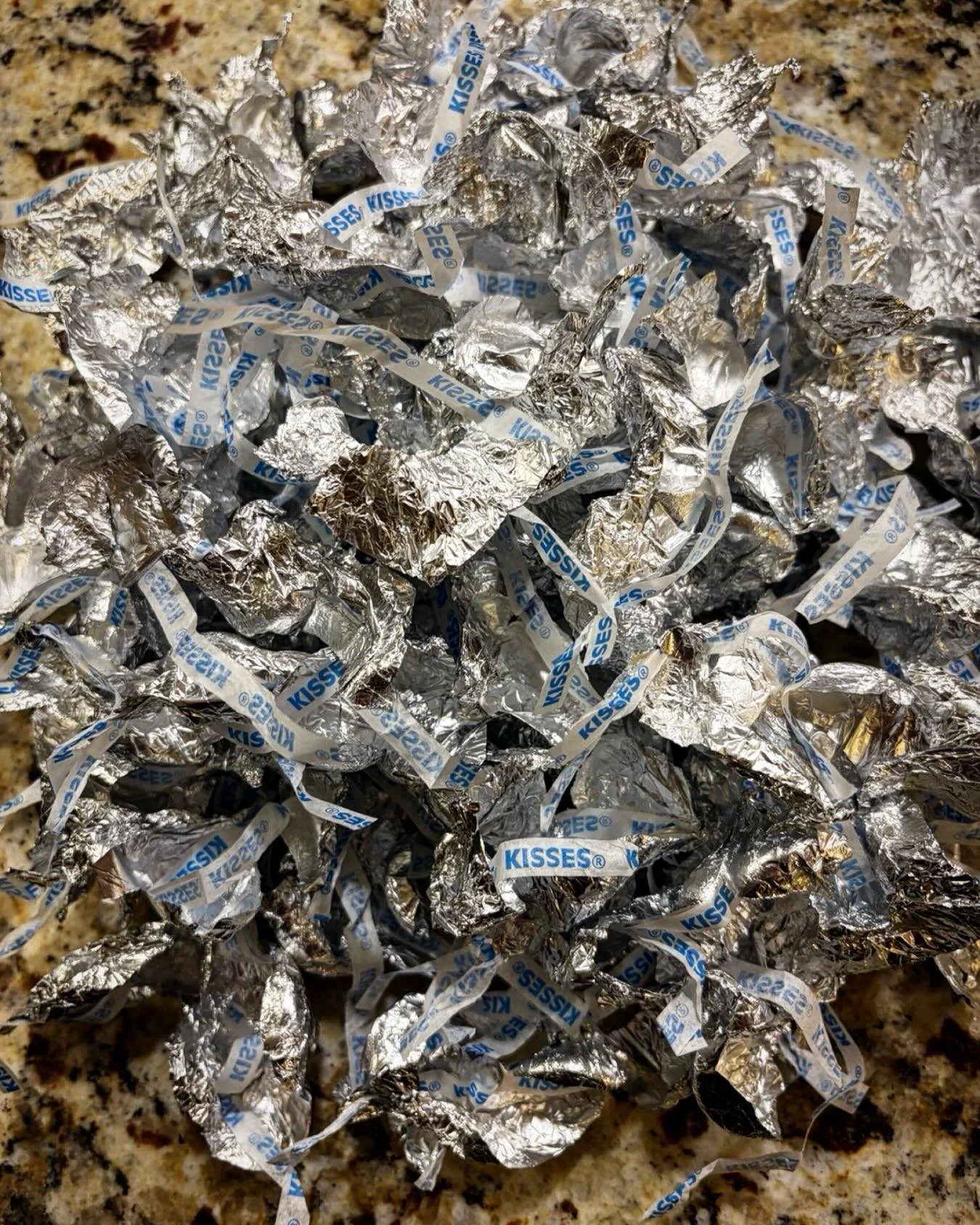 Christmas baking 😘
.
.
.
#hershey #hersheykisses #peanutbutterkisses