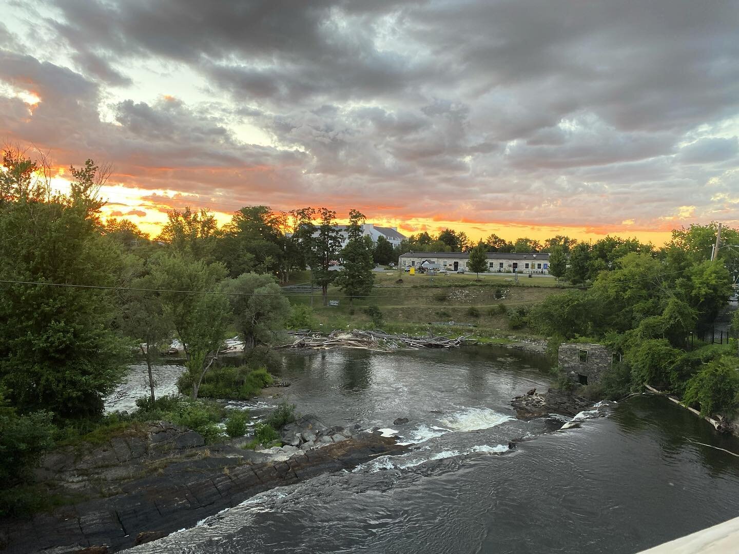 Anyone else catch the intense sky last night 👀? #sunset #vermont #sky #middleburyvermont #ottercreek #vivacevt